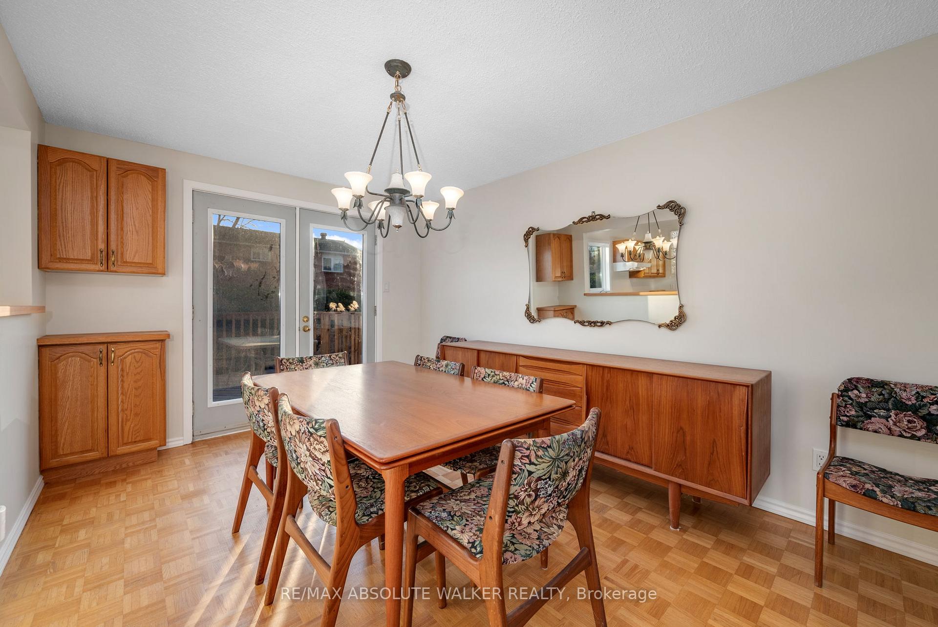 Photo 5 of 556 Buchanan Crescent, Ottawa, Beacon Hill North — HOMEH