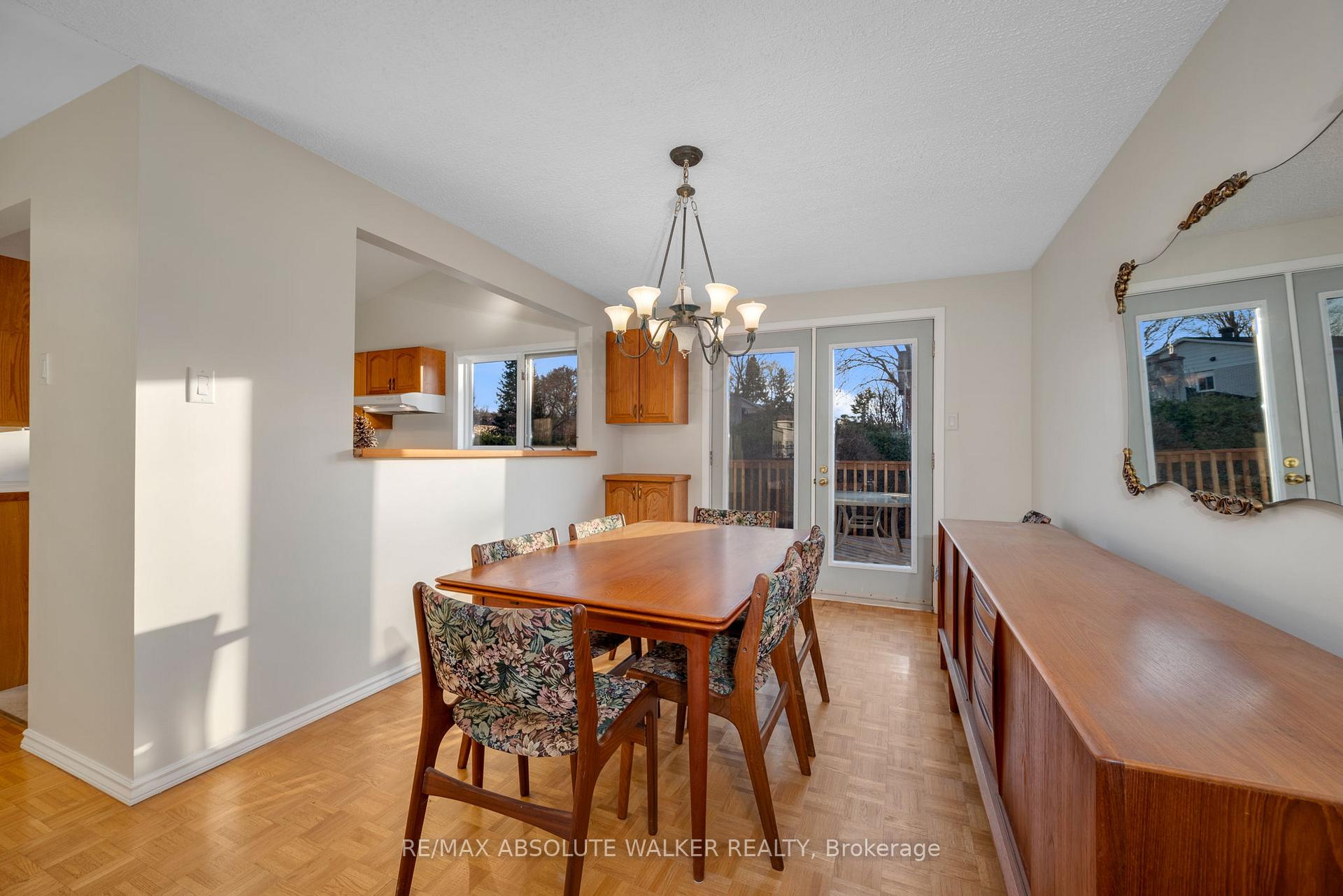Photo 18 of 556 Buchanan Crescent, Ottawa, Beacon Hill North — HOMEH