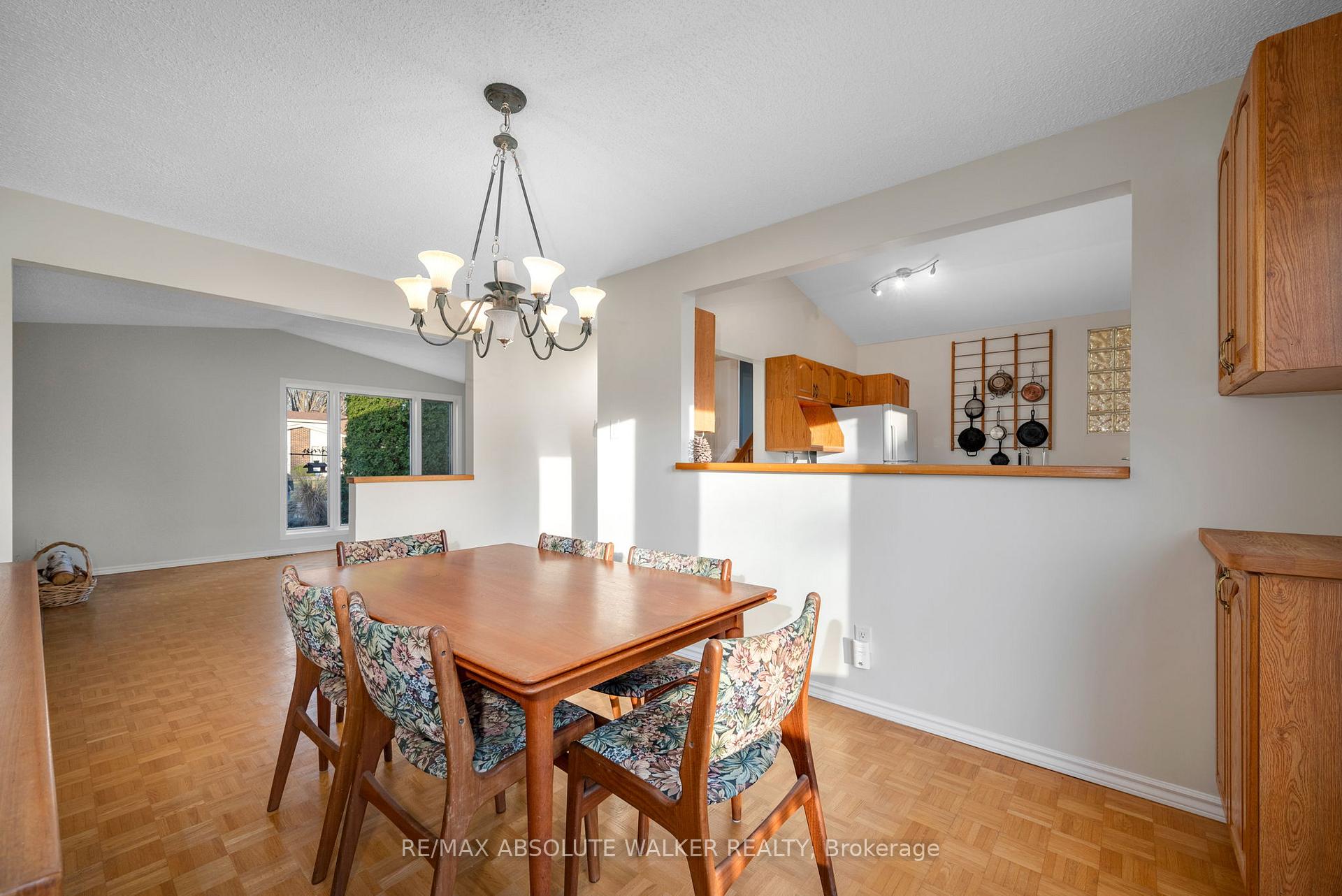 Photo 6 of 556 Buchanan Crescent, Ottawa, Beacon Hill North — HOMEH