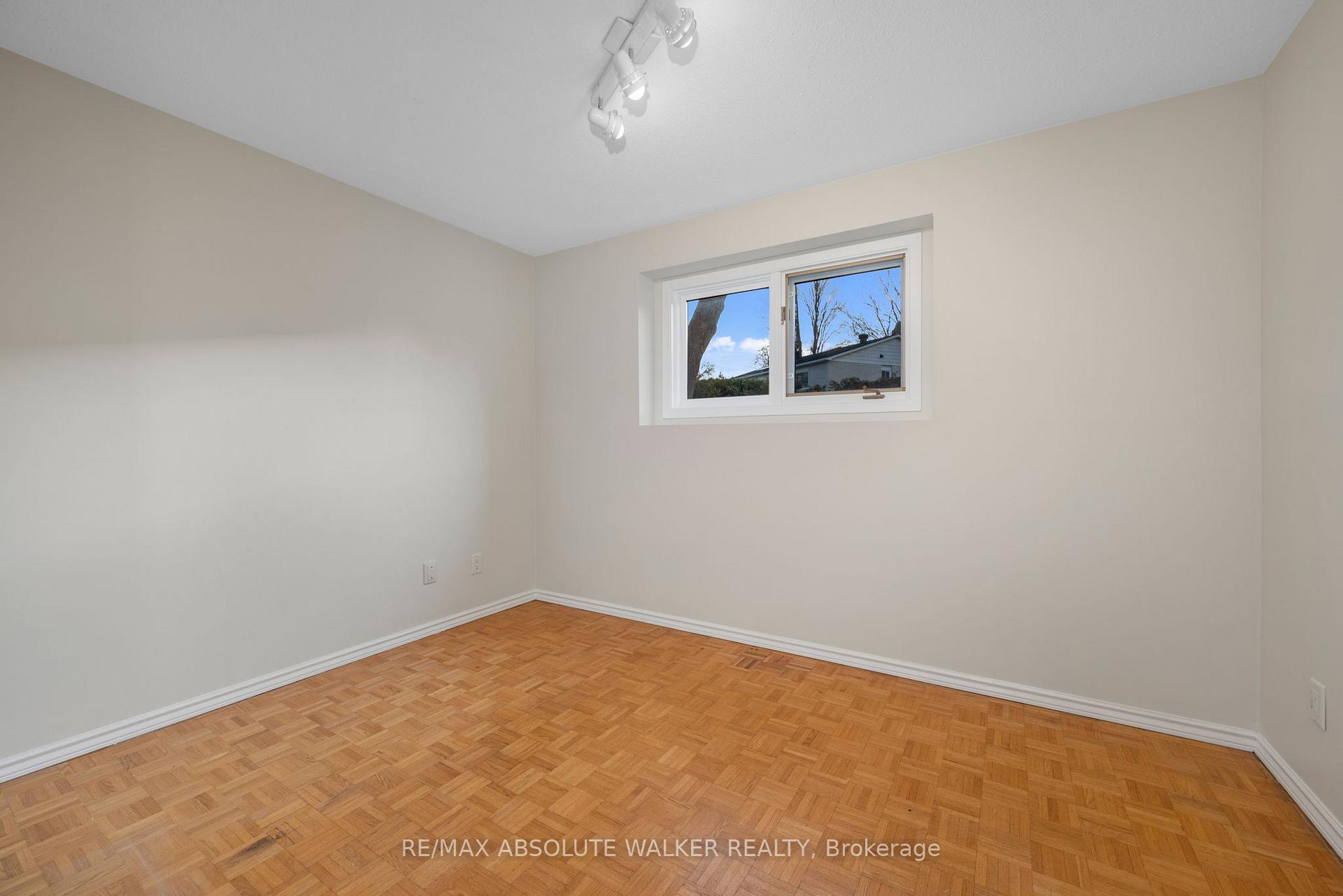 Photo 9 of 556 Buchanan Crescent, Ottawa, Beacon Hill North — HOMEH