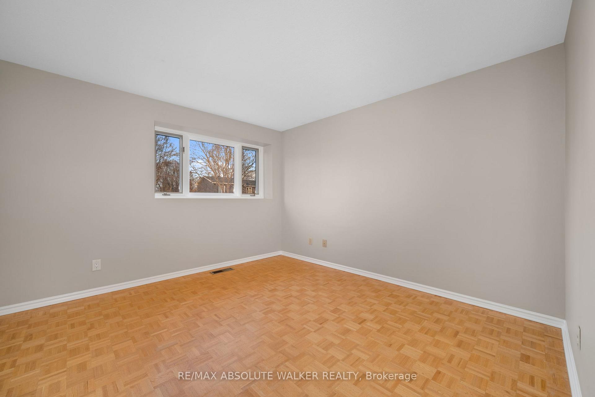 Photo 11 of 556 Buchanan Crescent, Ottawa, Beacon Hill North — HOMEH