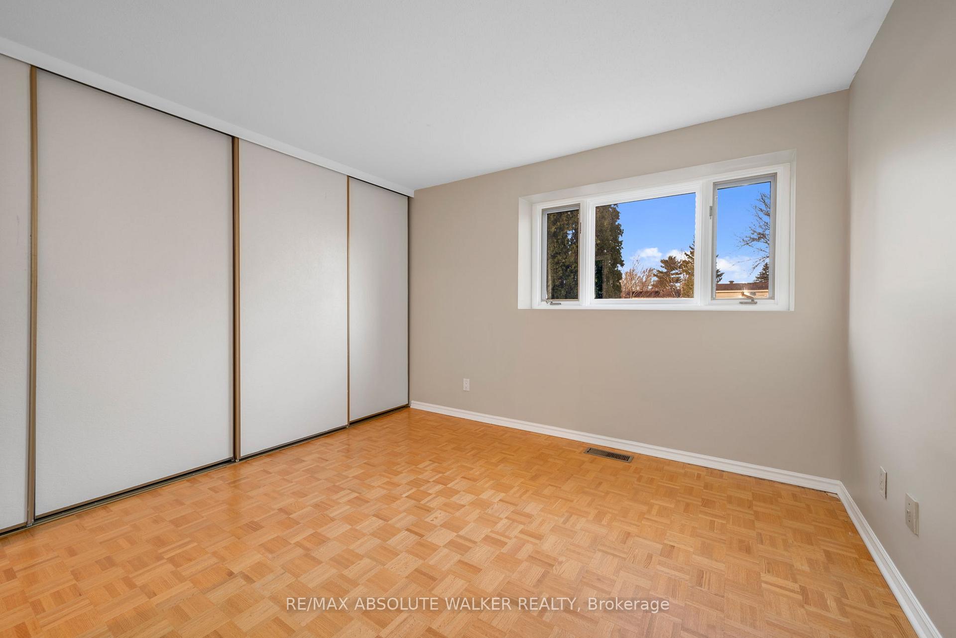 Photo 10 of 556 Buchanan Crescent, Ottawa, Beacon Hill North — HOMEH