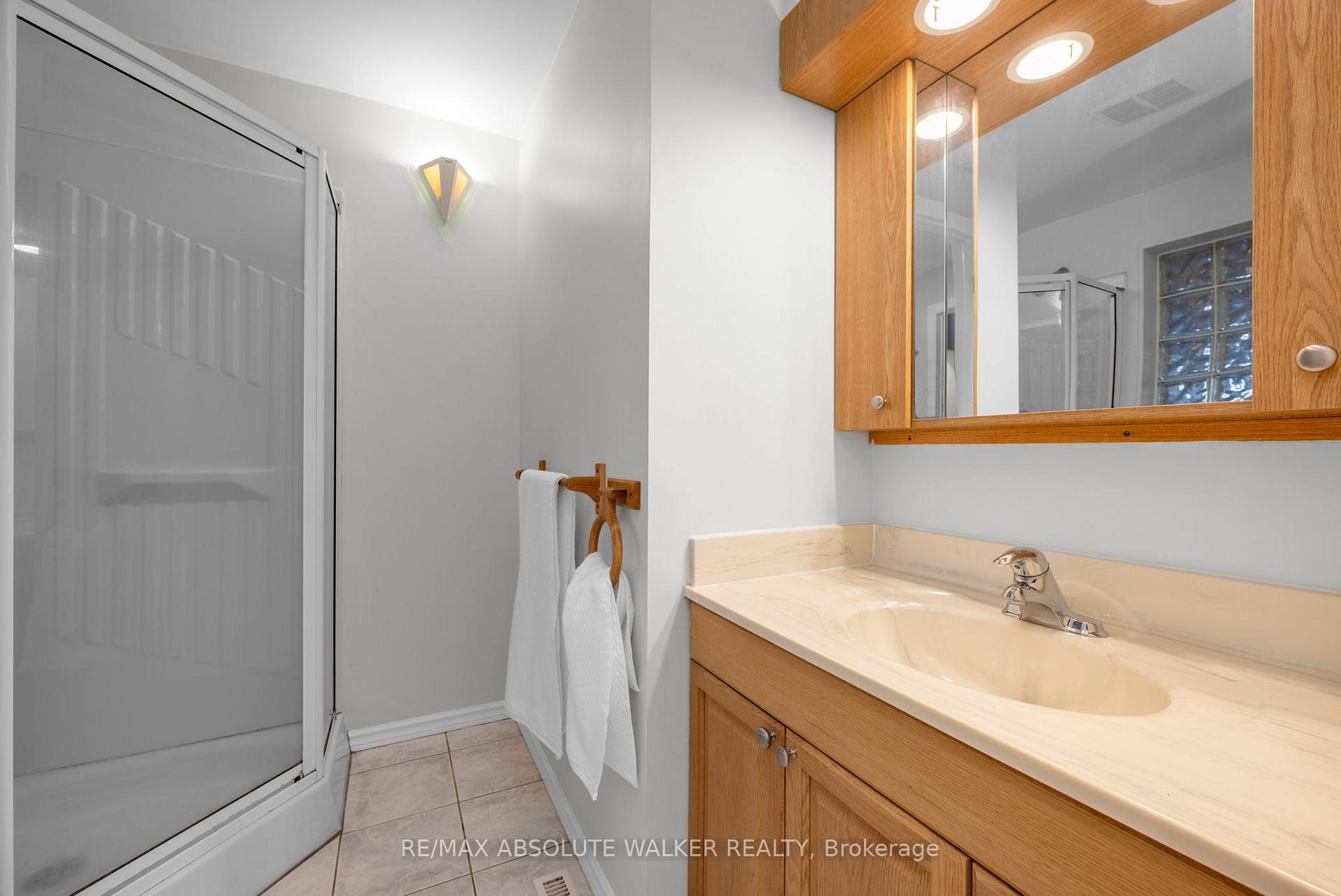Photo 16 of 556 Buchanan Crescent, Ottawa, Beacon Hill North — HOMEH