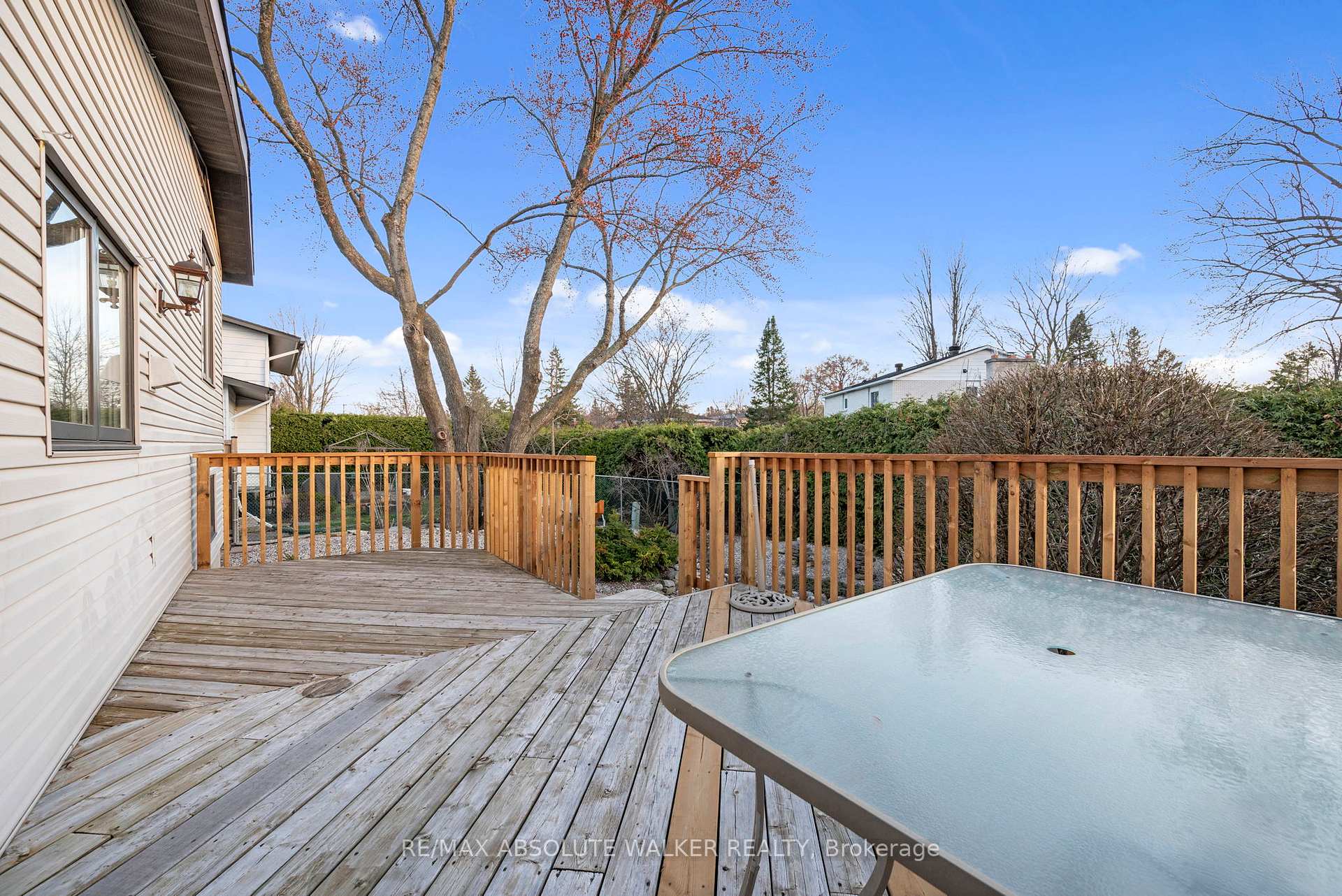 Photo 19 of 556 Buchanan Crescent, Ottawa, Beacon Hill North — HOMEH