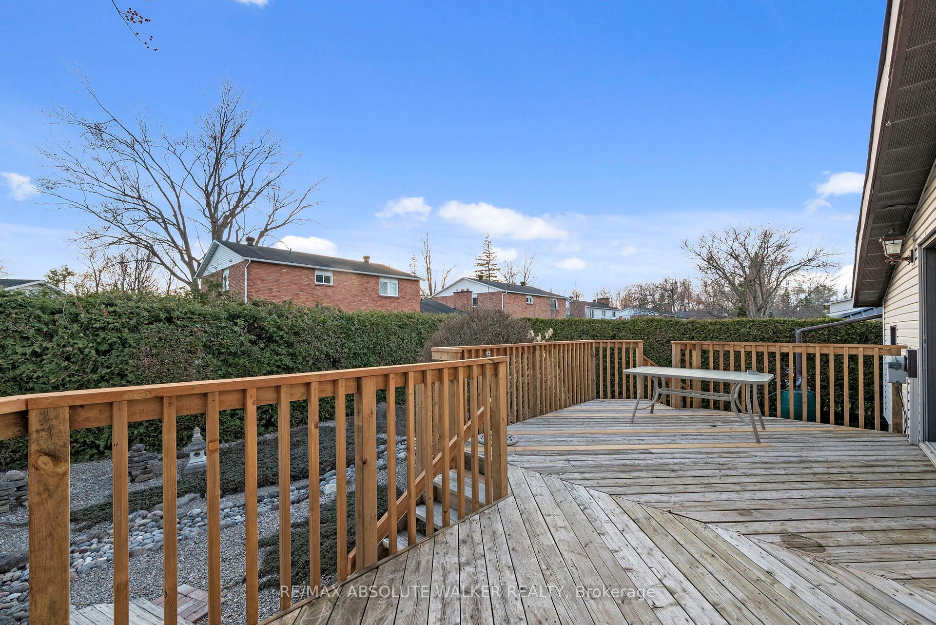 Photo 20 of 556 Buchanan Crescent, Ottawa, Beacon Hill North — HOMEH