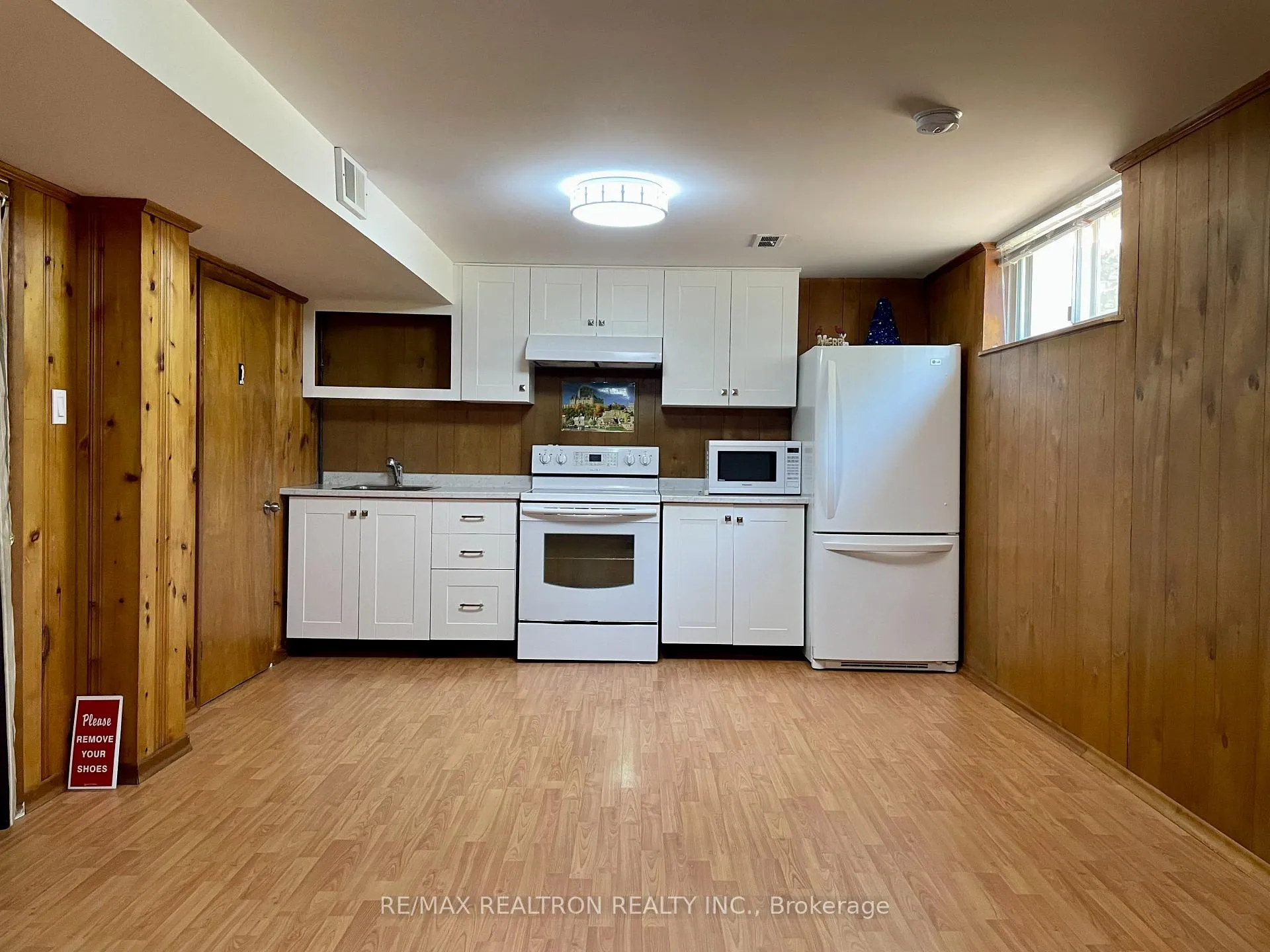 Photo 3 of Unit Basement, 29 Aurora Heights Drive, Aurora, Aurora Heights — HOMEH