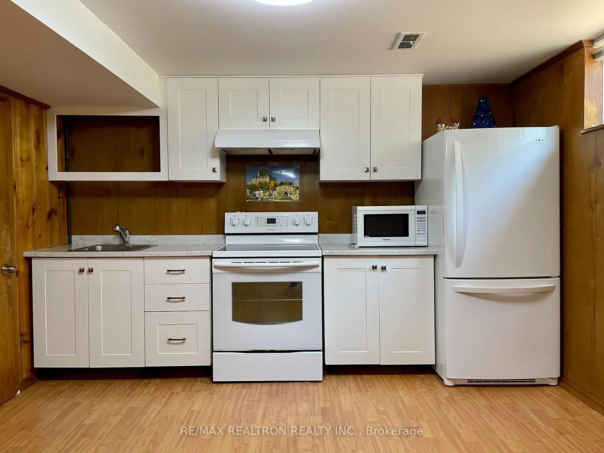 Photo 4 of Unit Basement, 29 Aurora Heights Drive, Aurora, Aurora Heights — HOMEH