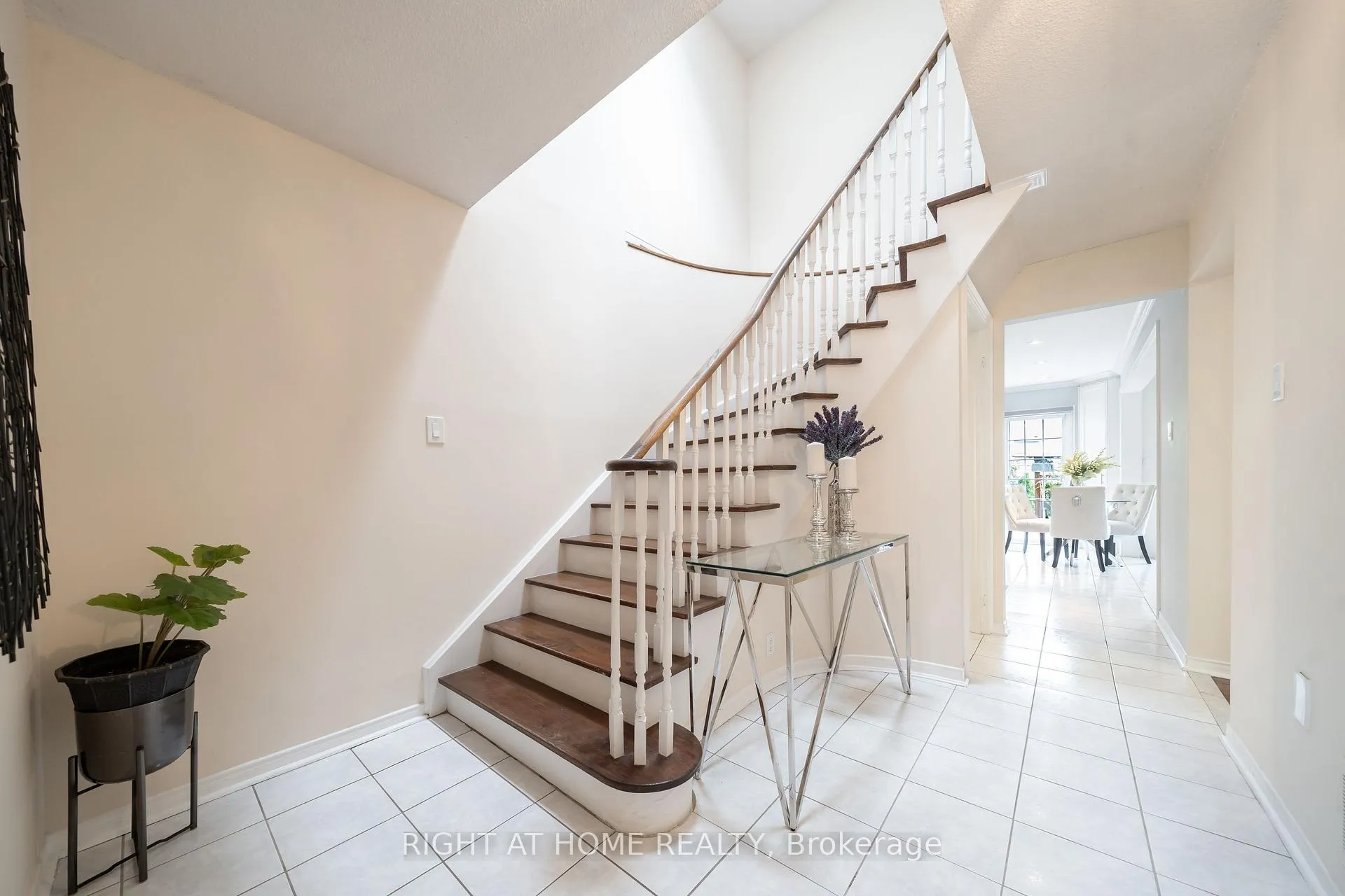 Photo 3 of 259 Tall Grass Trail, Vaughan, East Woodbridge — HOMEH