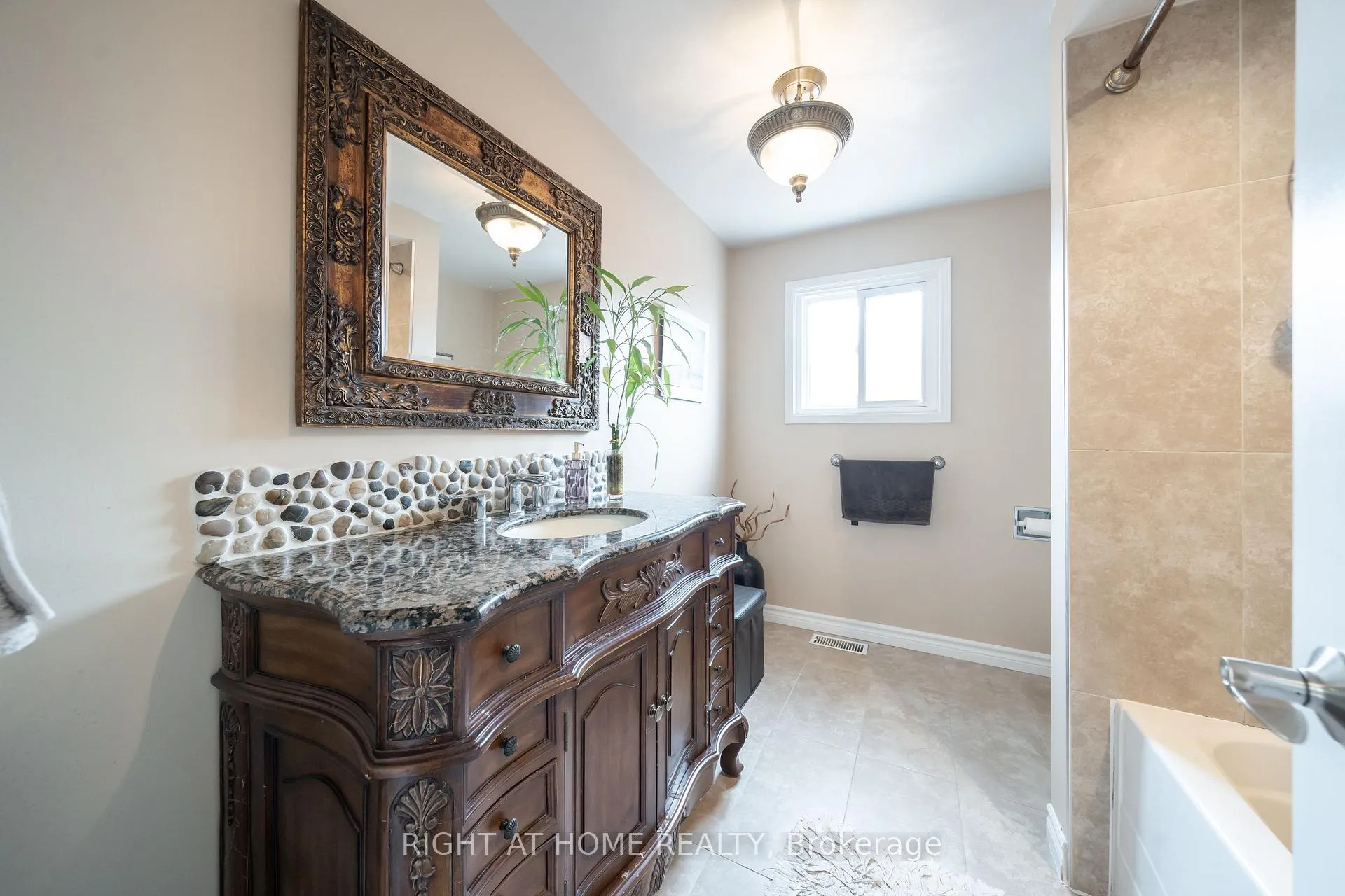 Photo 19 of 259 Tall Grass Trail, Vaughan, East Woodbridge — HOMEH