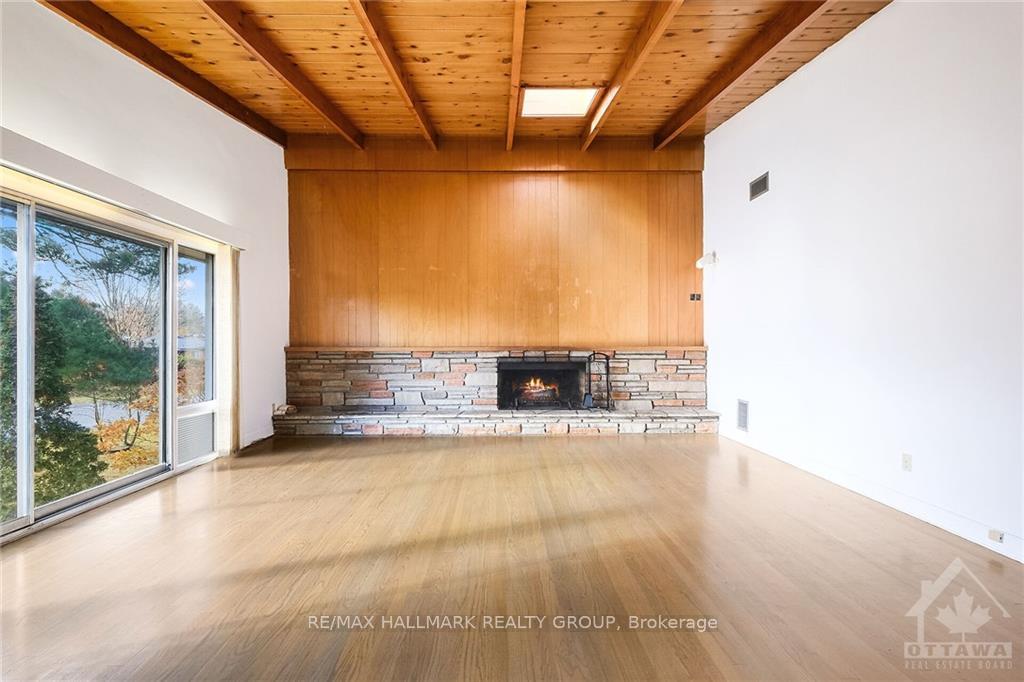 Photo 8 of 628 Thessaly Circle, Ottawa, Alta Vista/Faircrest Heights — HOMEH