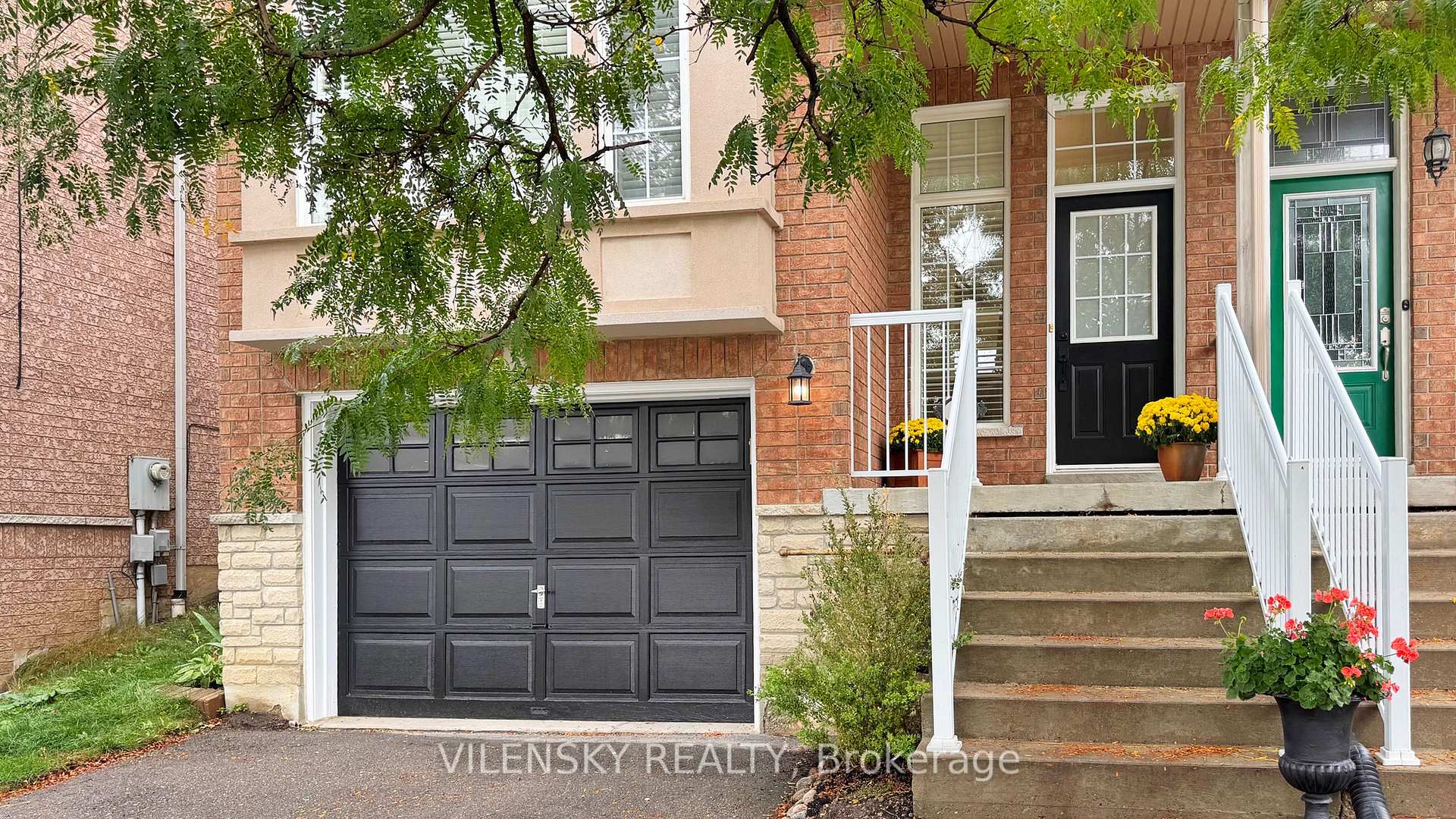 Photo 2 of 124 Foxfield Crescent, Vaughan, Patterson — HOMEH
