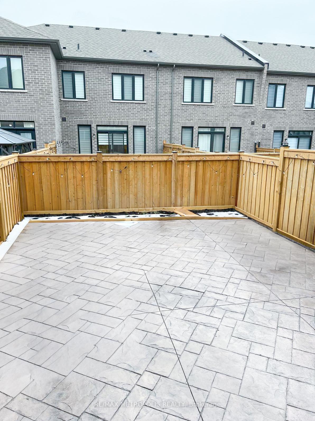 Photo 7 of 565 Barons Street, Vaughan, Kleinburg — HOMEH