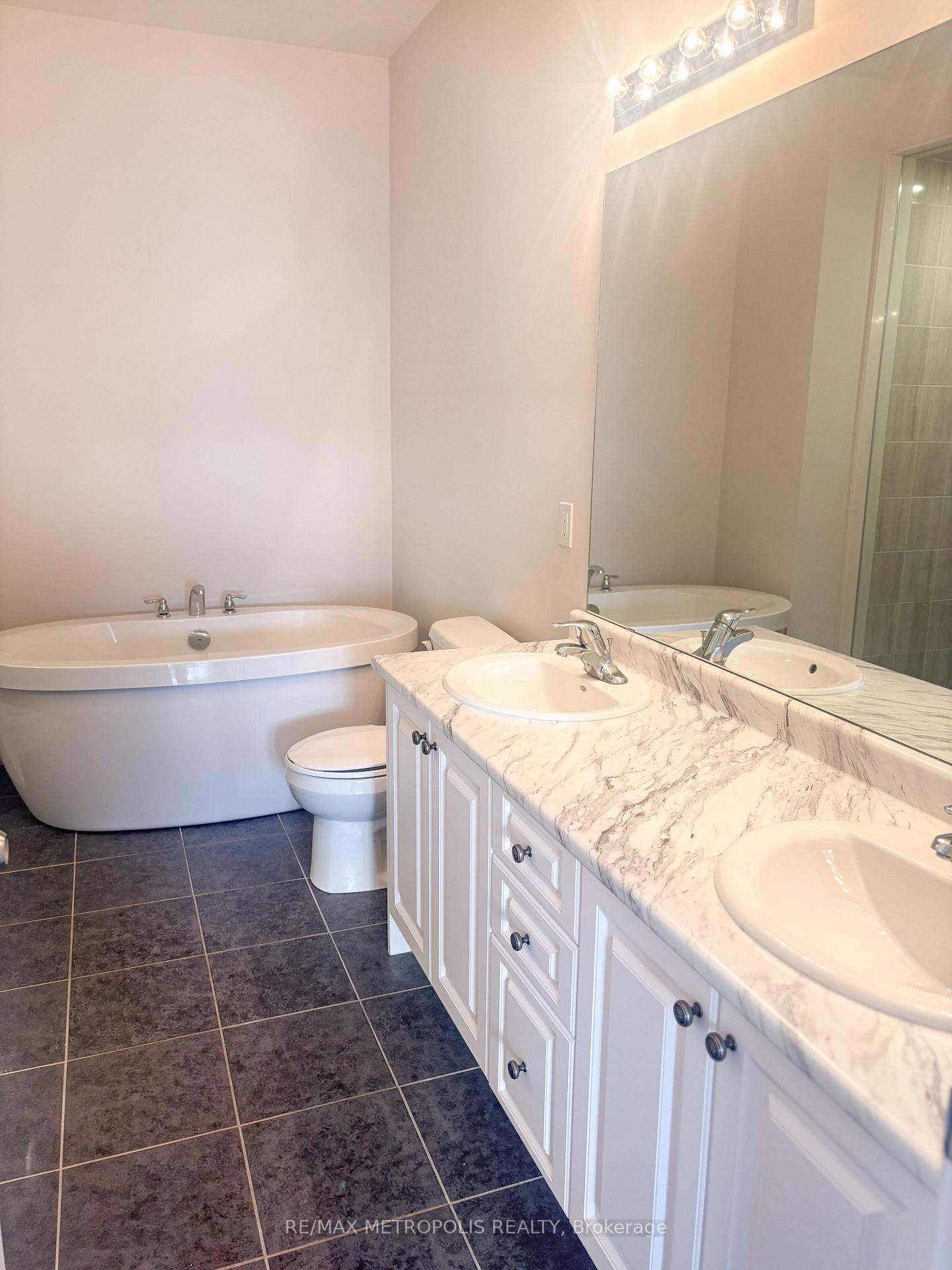 Photo 11 of 565 Barons Street, Vaughan, Kleinburg — HOMEH