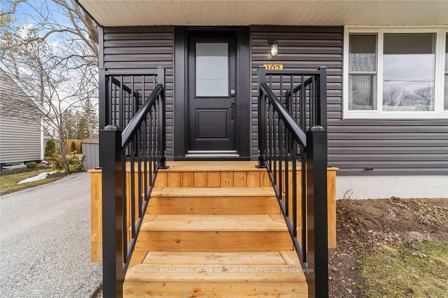 Photo 3 of 102 Gunn Street, Barrie, Wellington — HOMEH