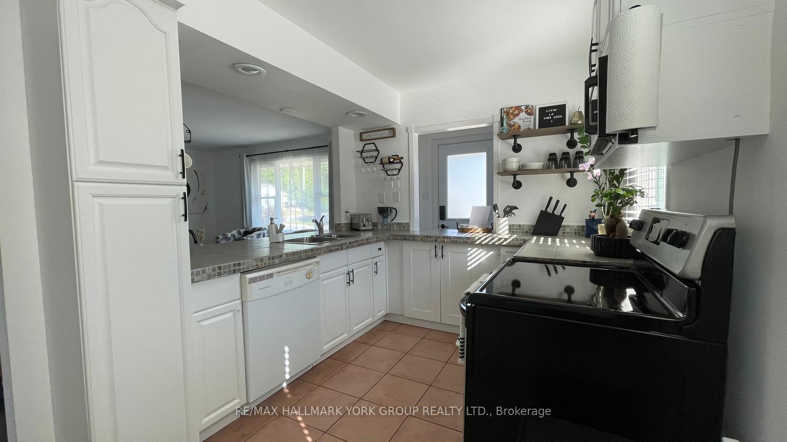 Photo 8 of 102 Gunn Street, Barrie, Wellington — HOMEH