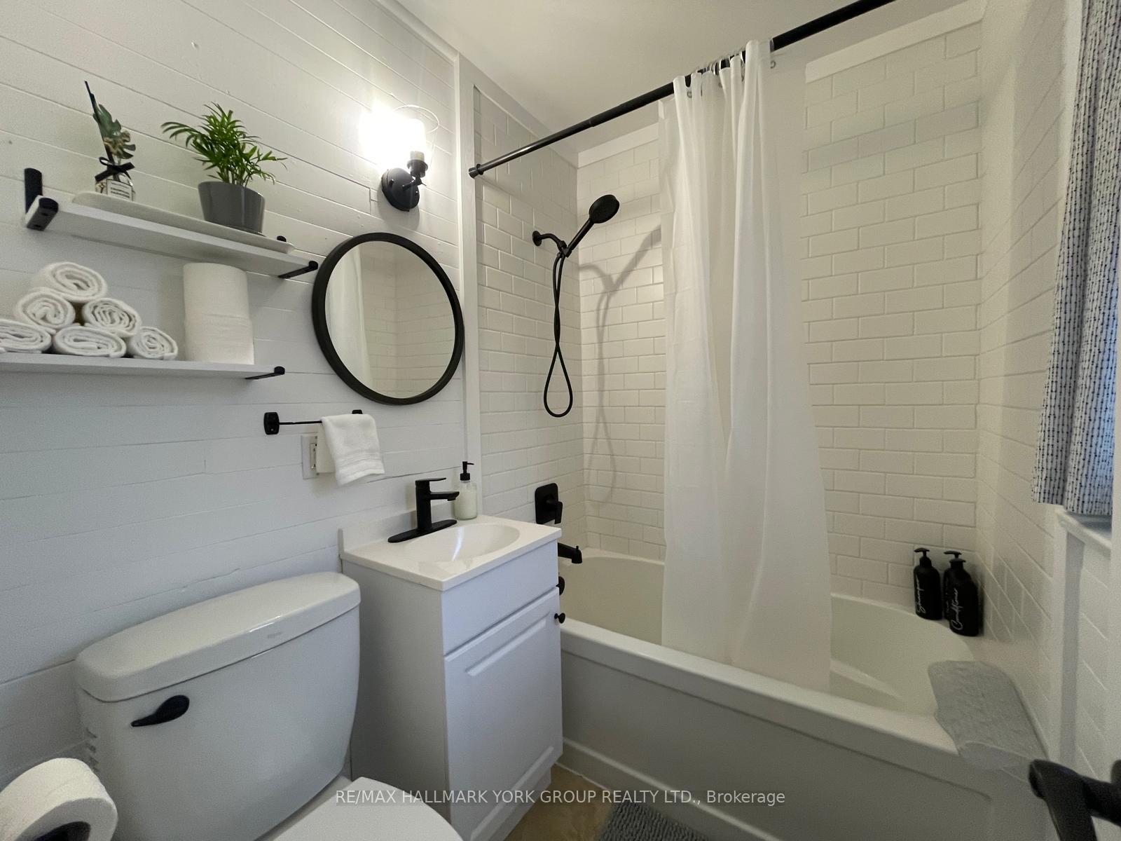 Photo 16 of 102 Gunn Street, Barrie, Wellington — HOMEH