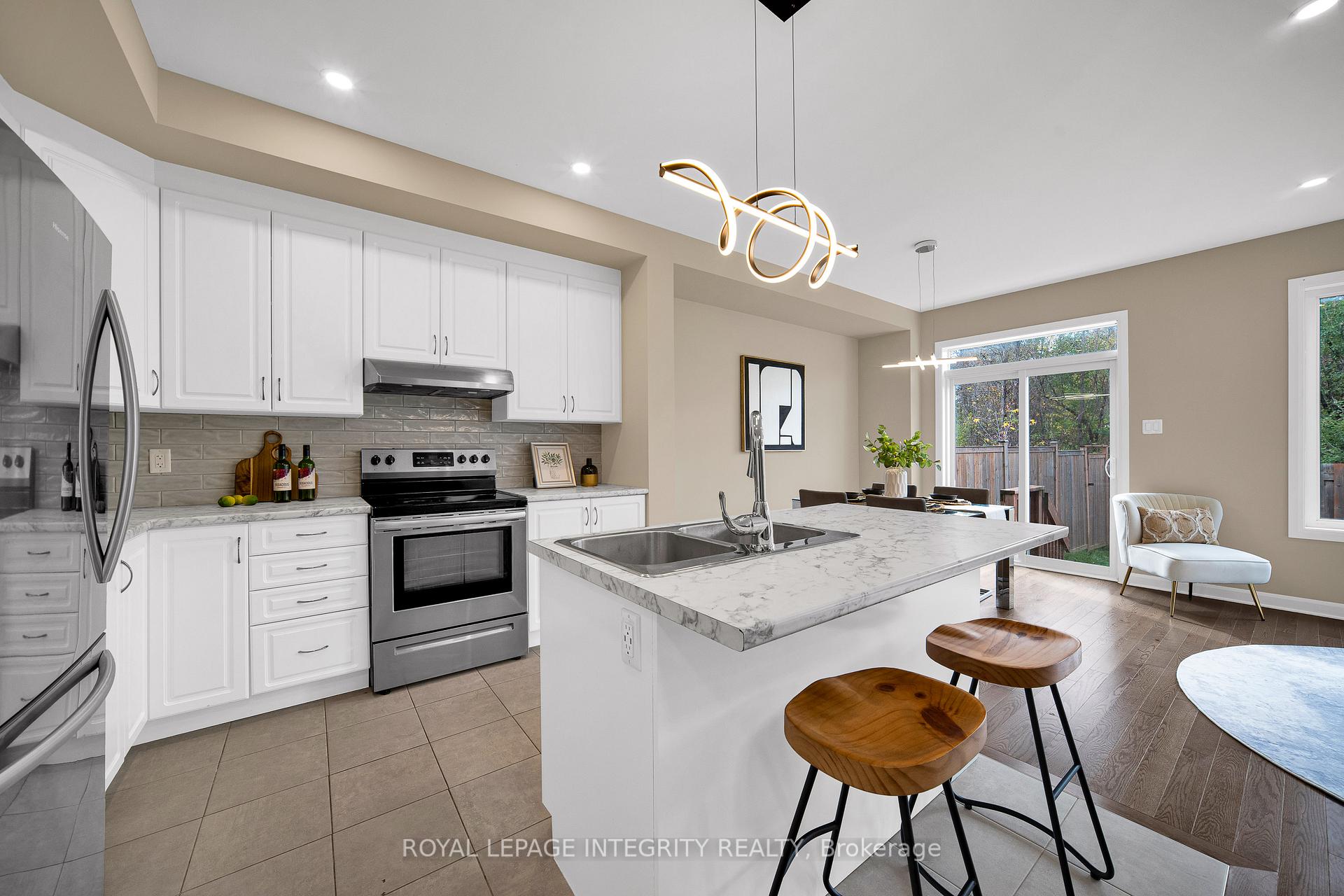 Photo 5 of 210 Geyser Place, Ottawa, Barrhaven - Hearts Desire — HOMEH