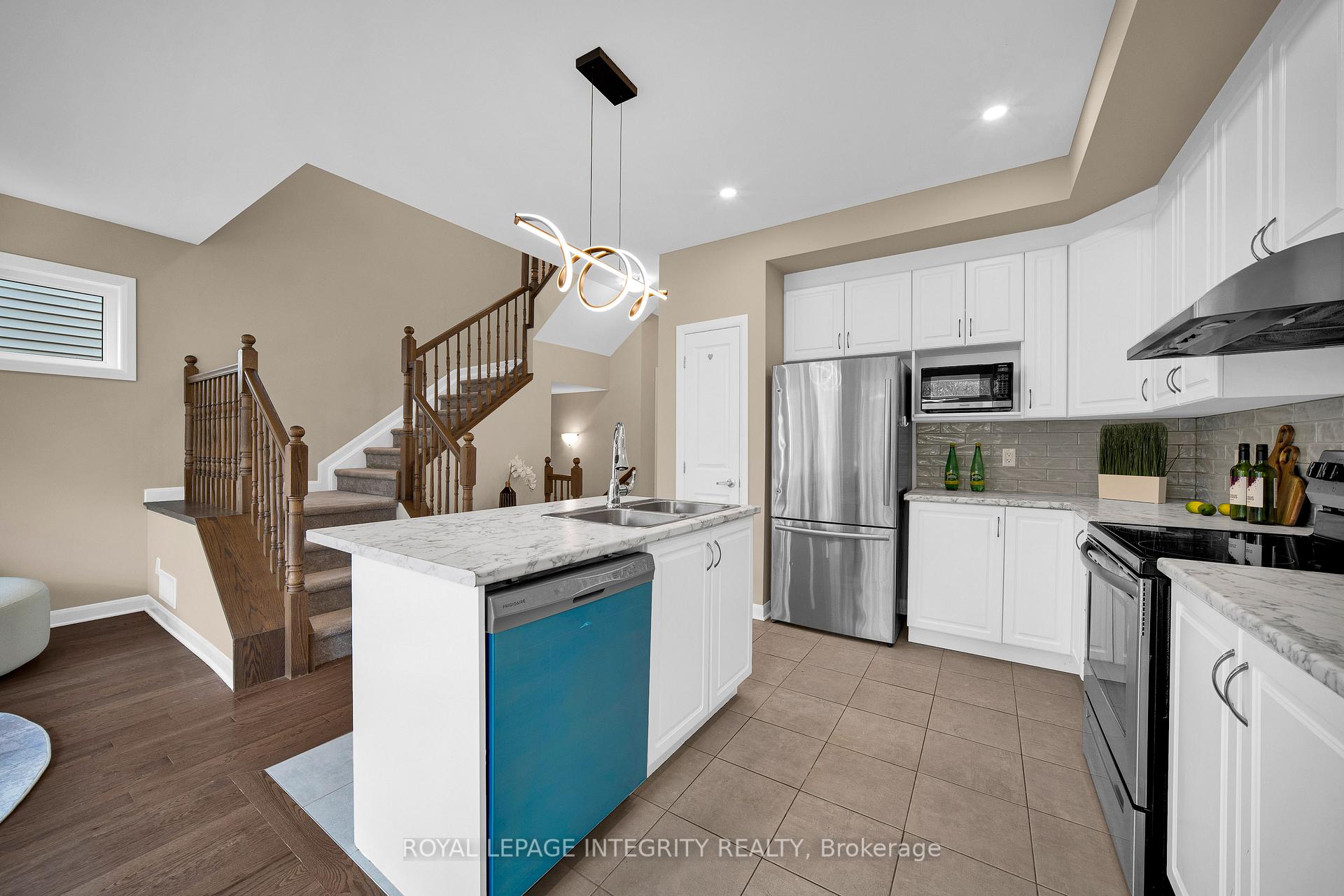 Photo 6 of 210 Geyser Place, Ottawa, Barrhaven - Hearts Desire — HOMEH