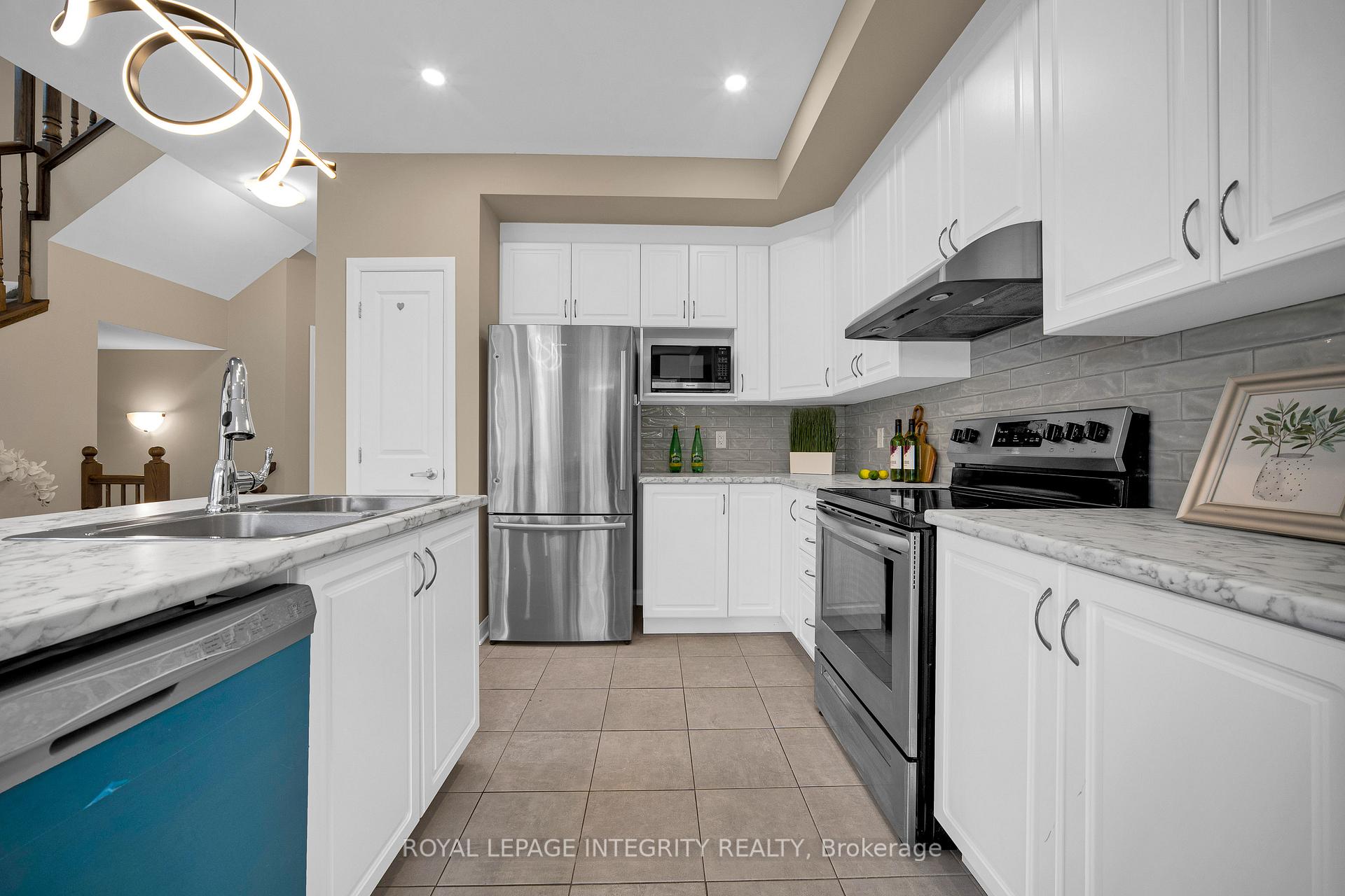 Photo 8 of 210 Geyser Place, Ottawa, Barrhaven - Hearts Desire — HOMEH