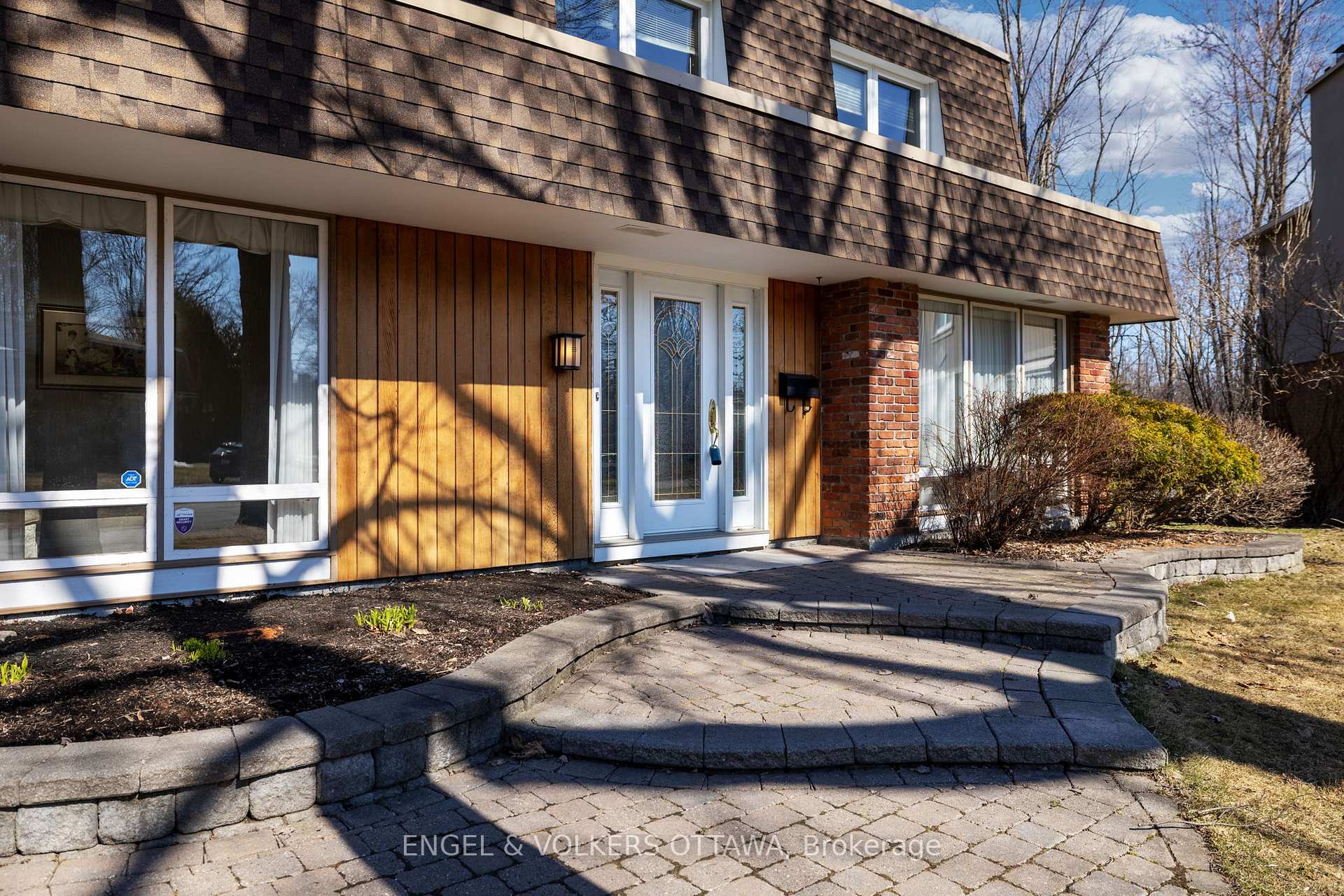 Photo 2 of 513 Buchanan Crescent, Ottawa, Beacon Hill North — HOMEH