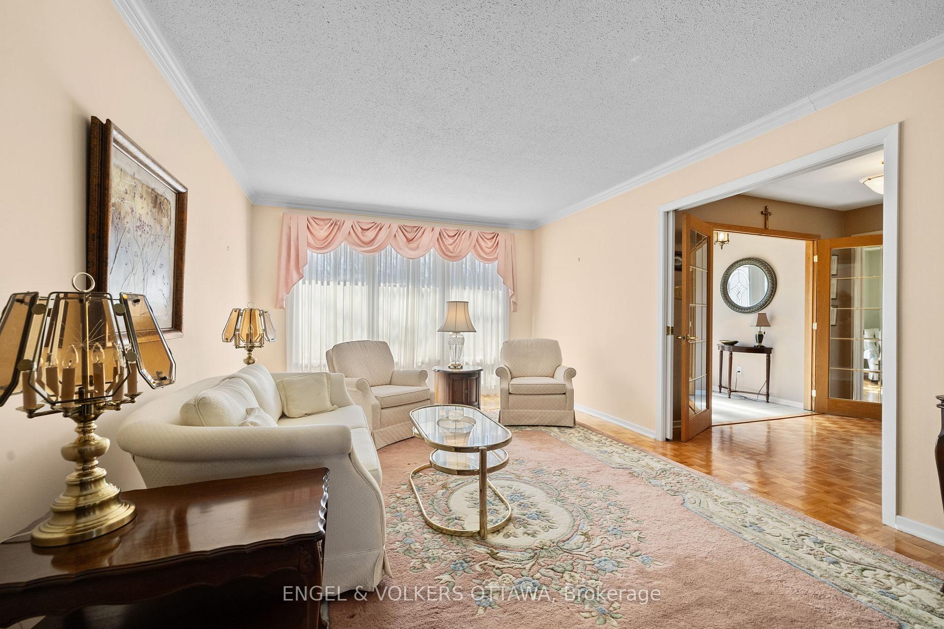 Photo 5 of 513 Buchanan Crescent, Ottawa, Beacon Hill North — HOMEH