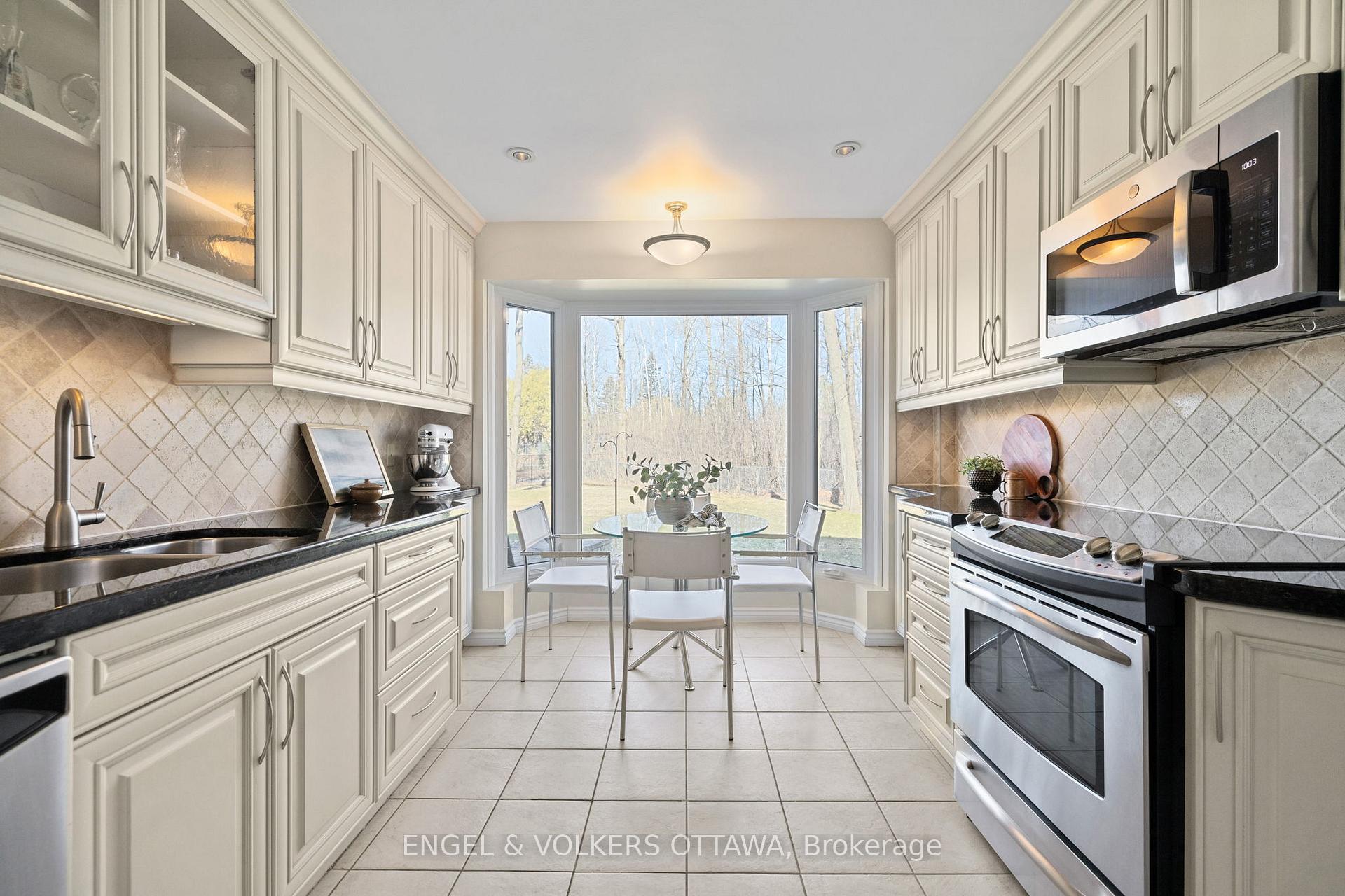 Photo 12 of 513 Buchanan Crescent, Ottawa, Beacon Hill North — HOMEH