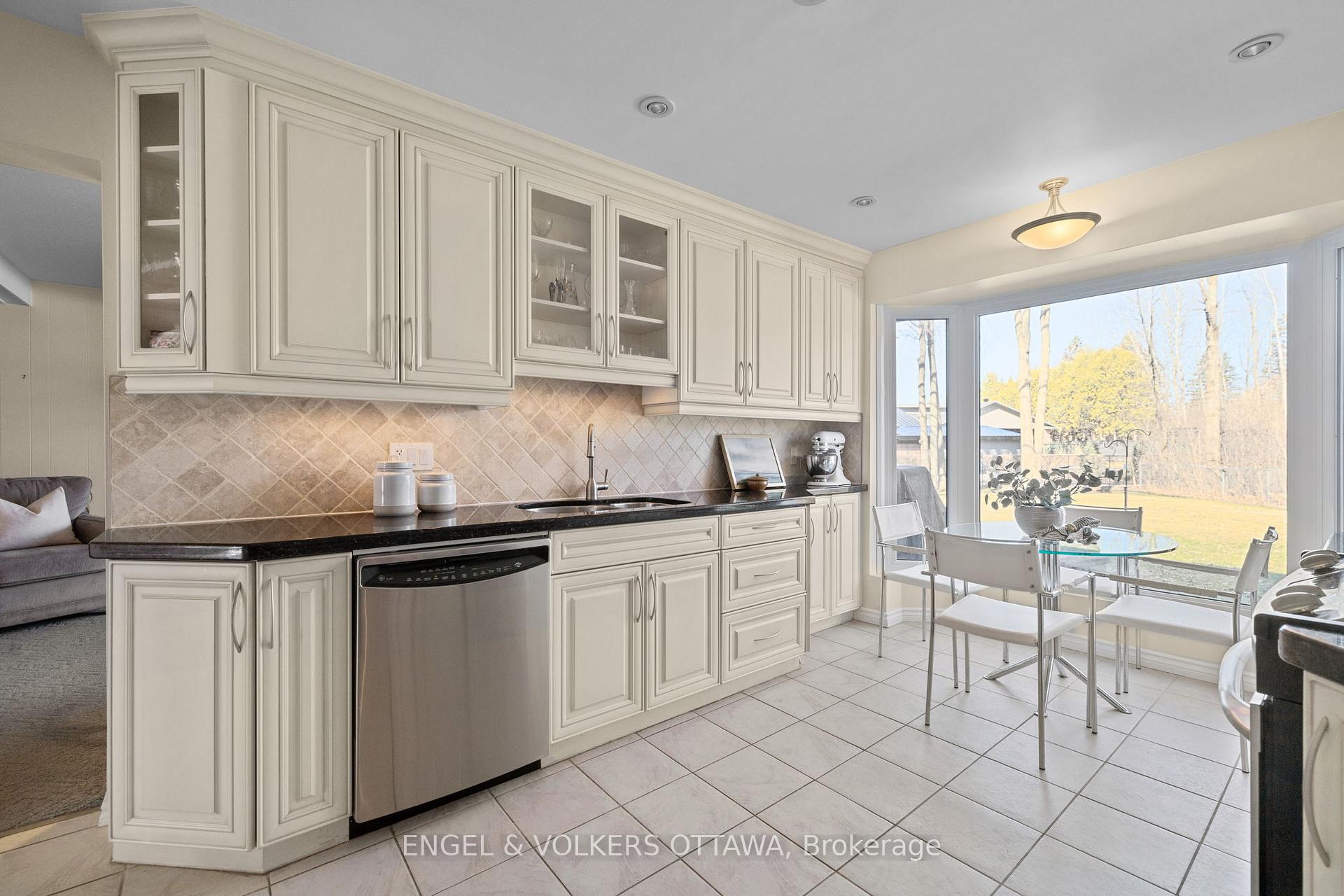 Photo 17 of 513 Buchanan Crescent, Ottawa, Beacon Hill North — HOMEH