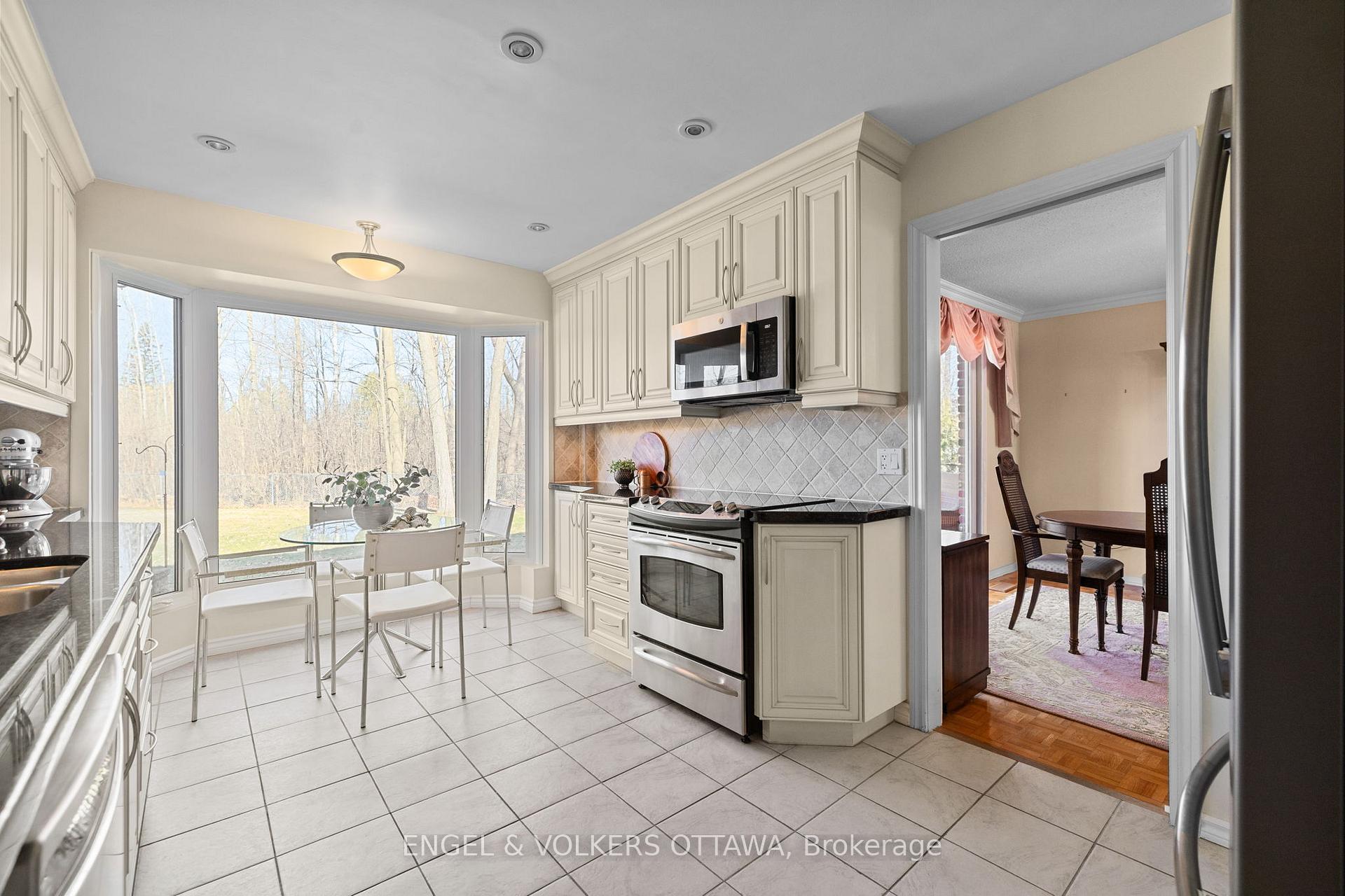 Photo 14 of 513 Buchanan Crescent, Ottawa, Beacon Hill North — HOMEH