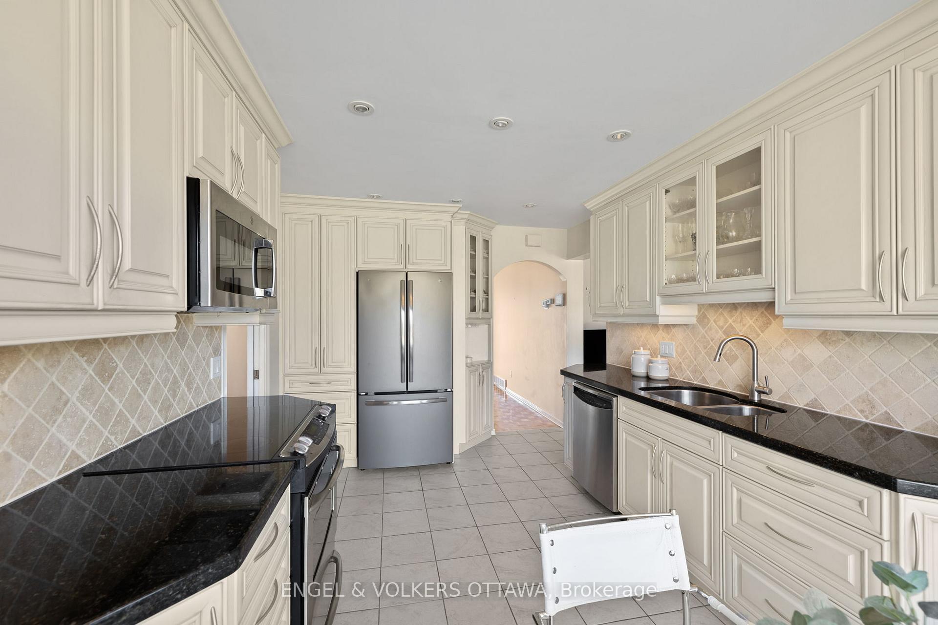 Photo 13 of 513 Buchanan Crescent, Ottawa, Beacon Hill North — HOMEH