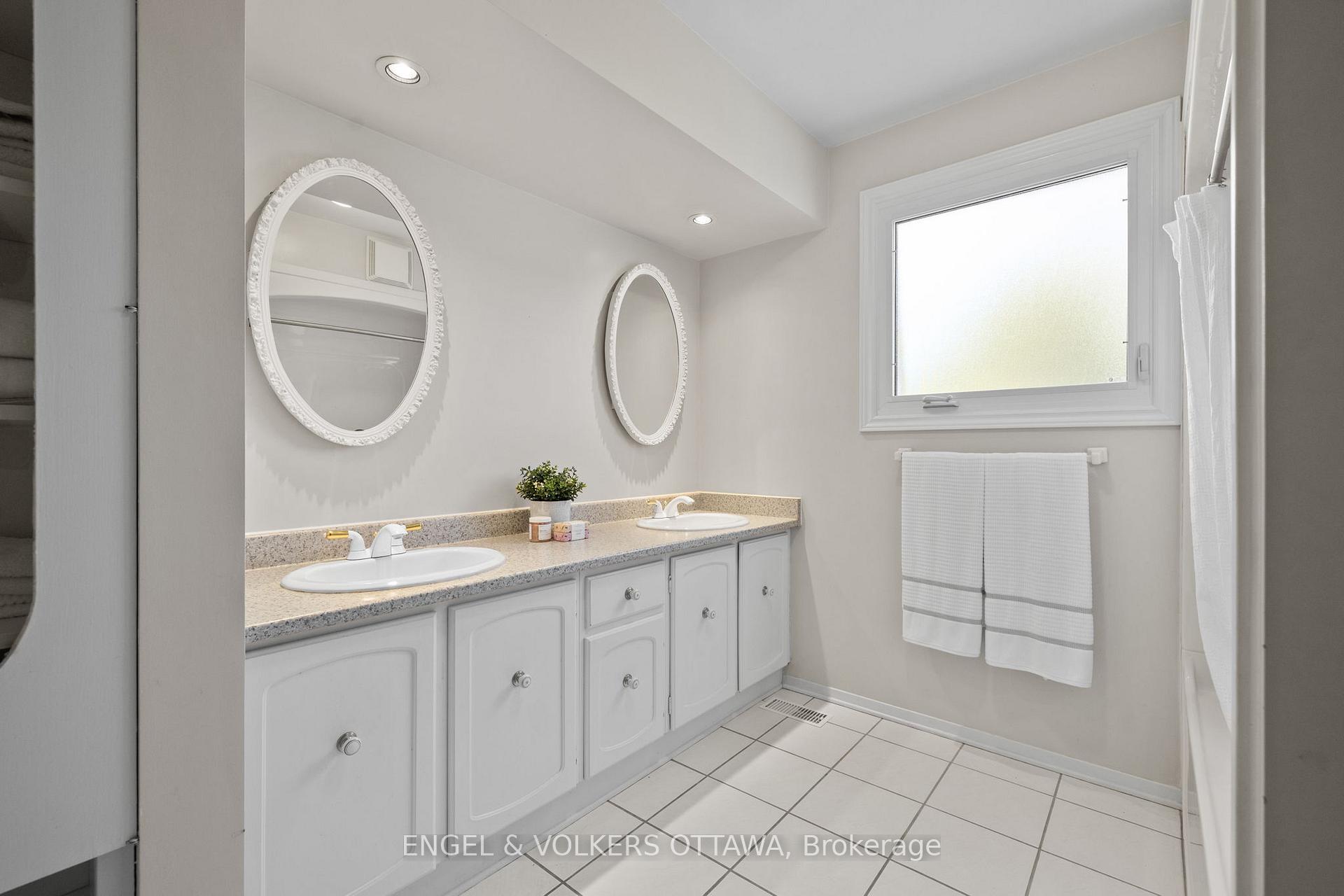 Photo 32 of 513 Buchanan Crescent, Ottawa, Beacon Hill North — HOMEH