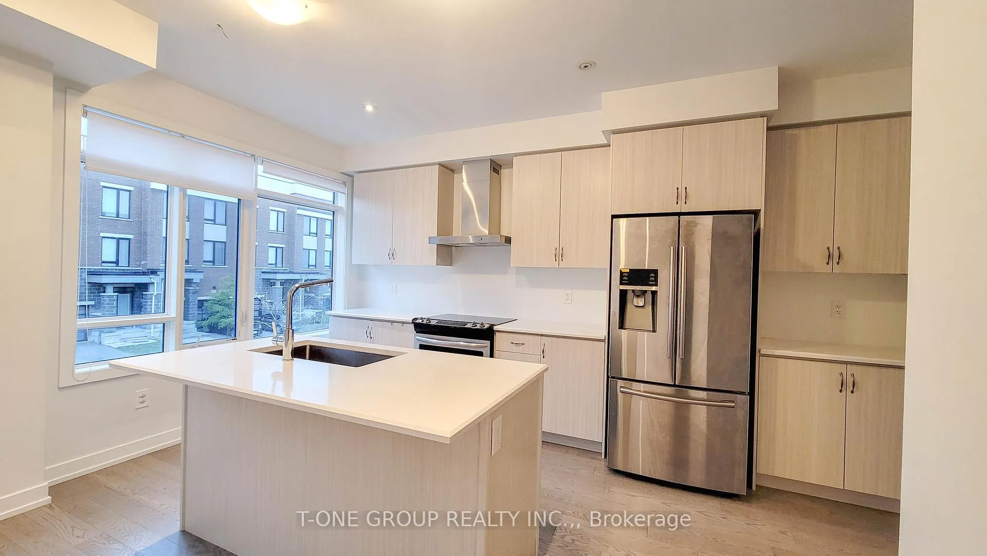 Photo 2 of 177 Salterton Circle, Vaughan, Rural Vaughan — HOMEH