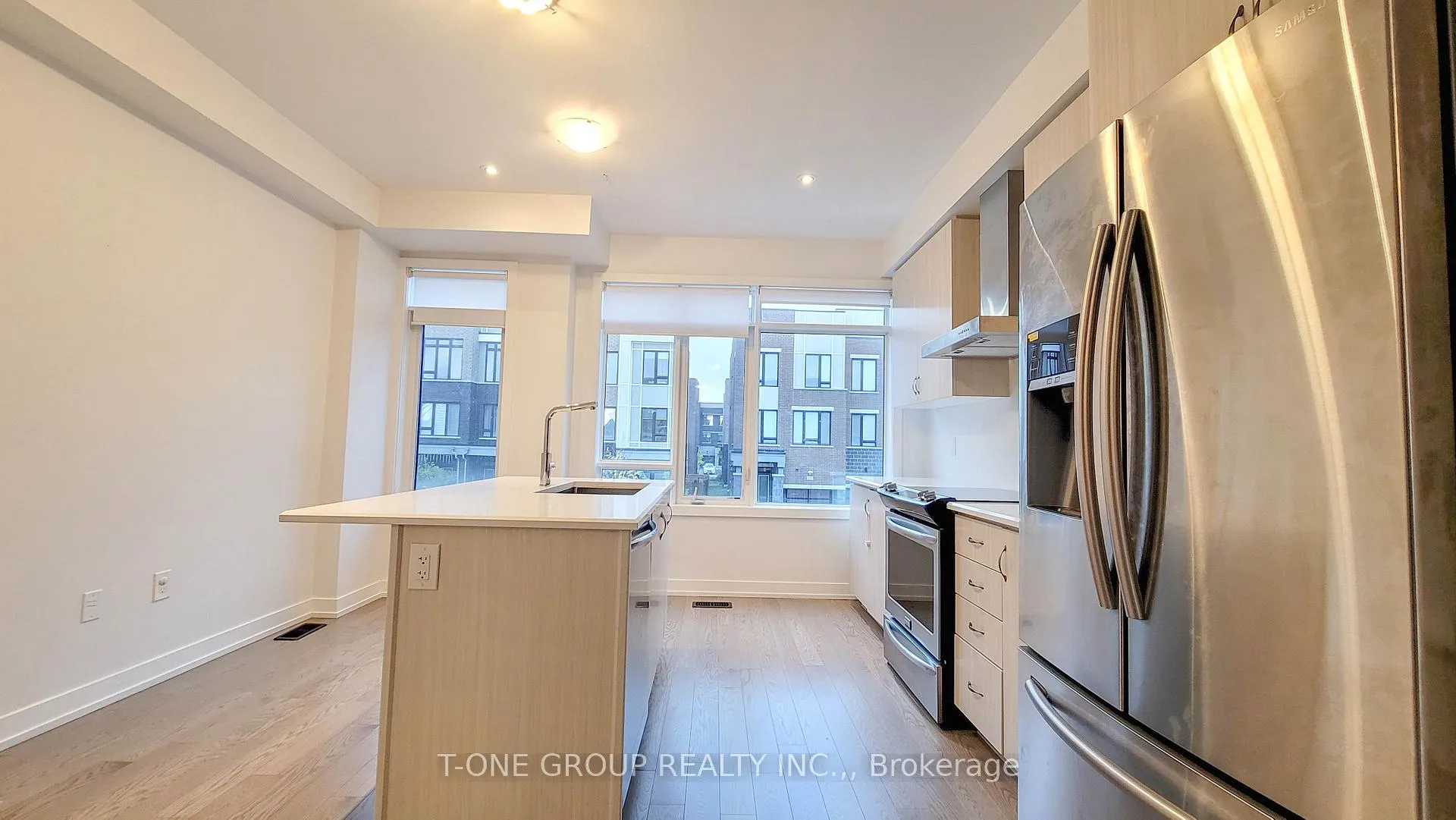 Photo 3 of 177 Salterton Circle, Vaughan, Rural Vaughan — HOMEH