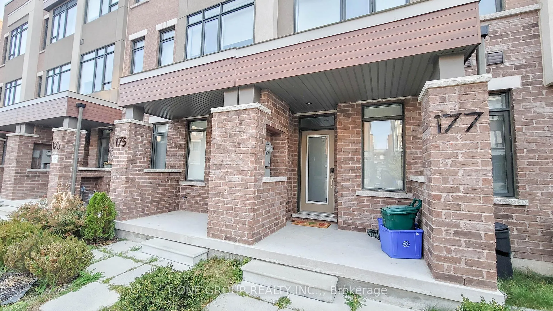 Photo 6 of 177 Salterton Circle, Vaughan, Rural Vaughan — HOMEH