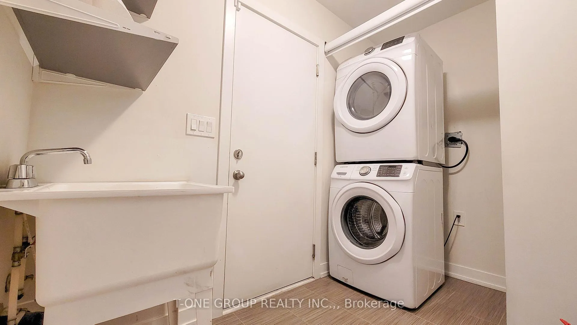 Photo 10 of 177 Salterton Circle, Vaughan, Rural Vaughan — HOMEH