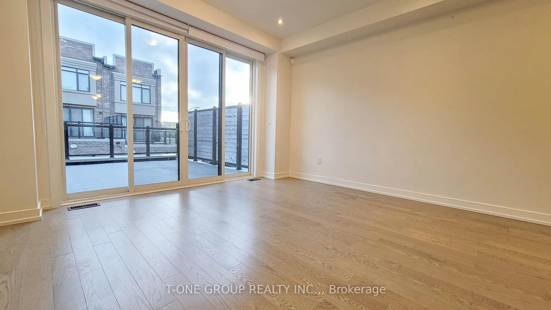Photo 11 of 177 Salterton Circle, Vaughan, Rural Vaughan — HOMEH