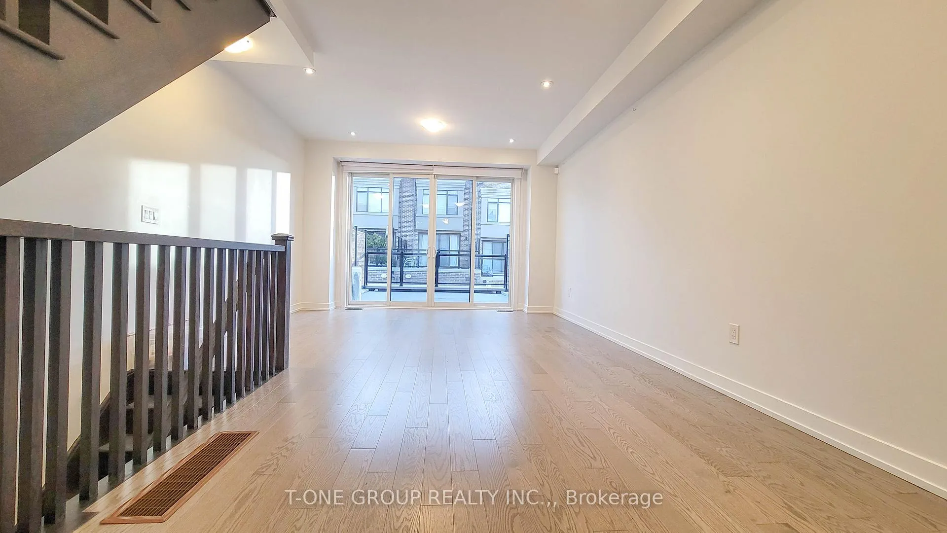 Photo 12 of 177 Salterton Circle, Vaughan, Rural Vaughan — HOMEH