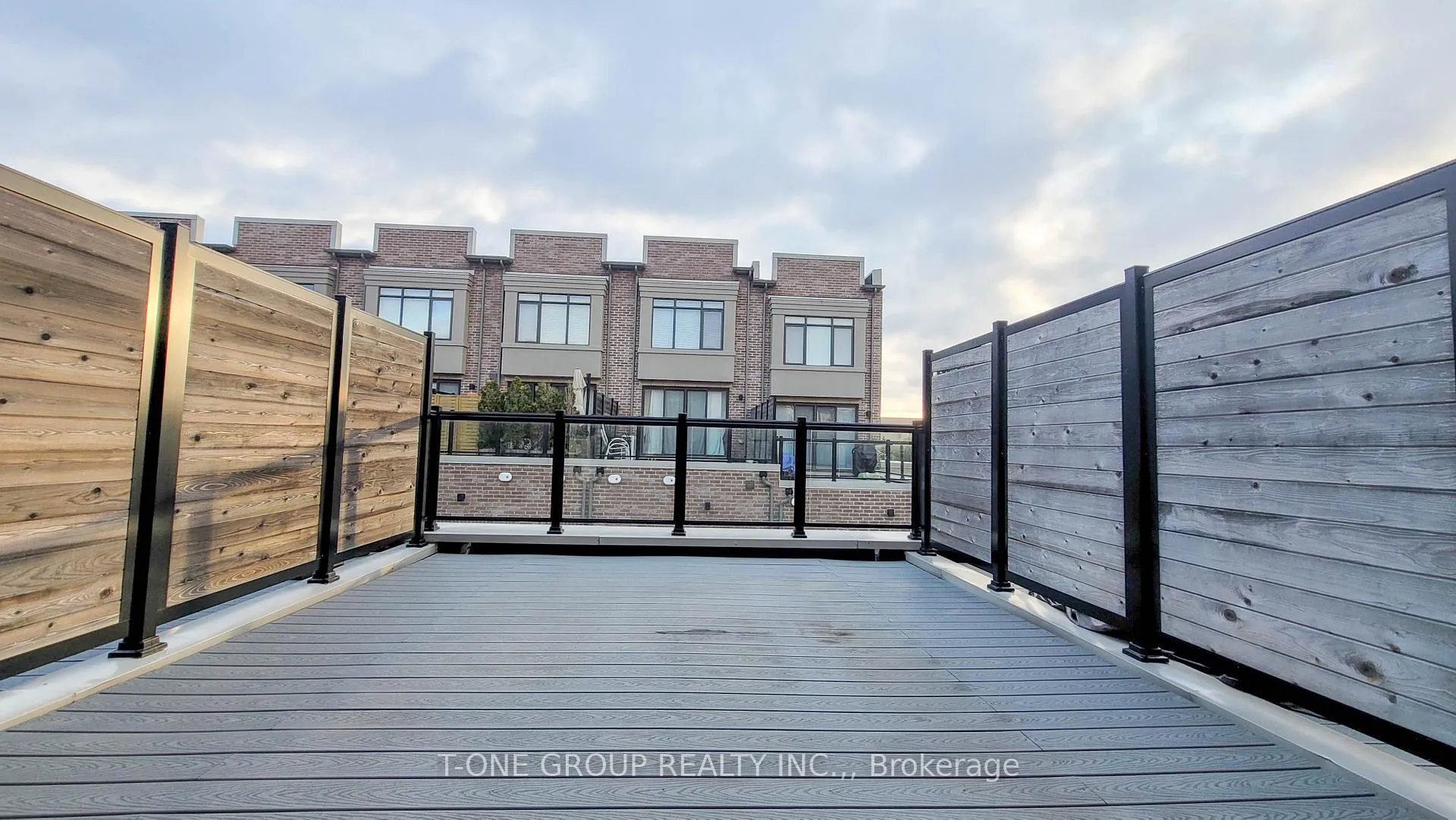 Photo 13 of 177 Salterton Circle, Vaughan, Rural Vaughan — HOMEH