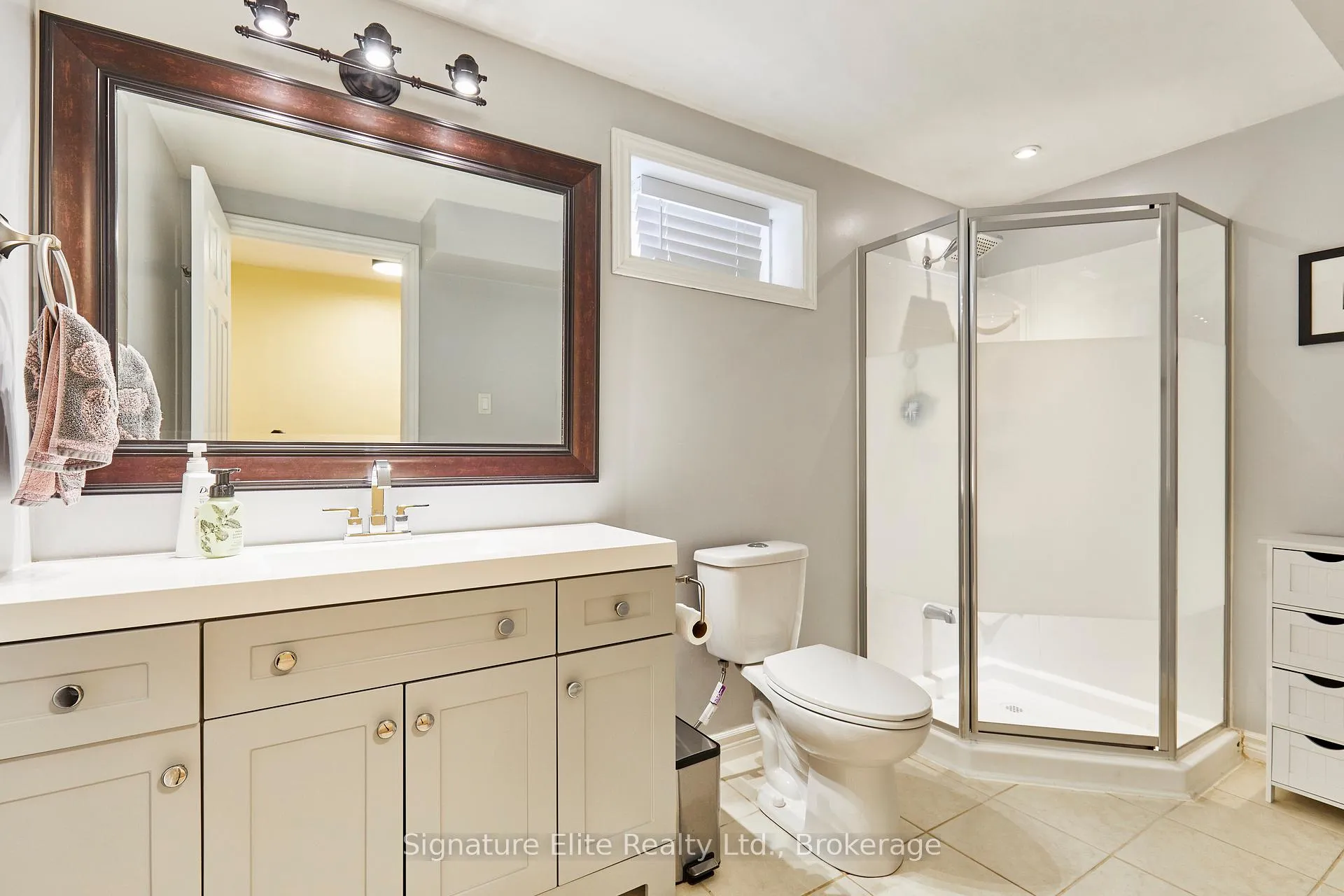 Photo 41 of 30 Confederation Drive, Uxbridge — HOMEH
