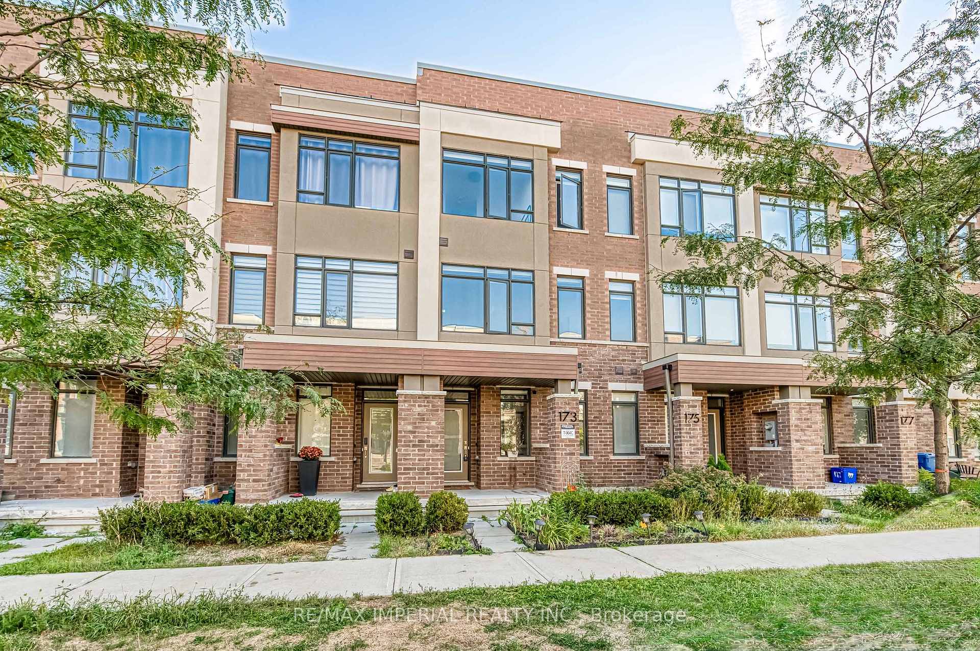 Photo 1 of 173 Salterton Circle, Vaughan, Rural Vaughan — HOMEH