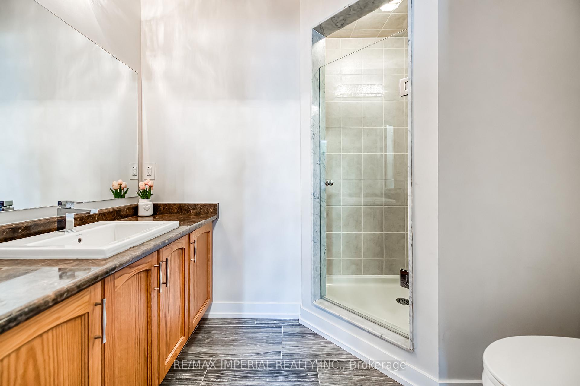 Photo 4 of 173 Salterton Circle, Vaughan, Rural Vaughan — HOMEH