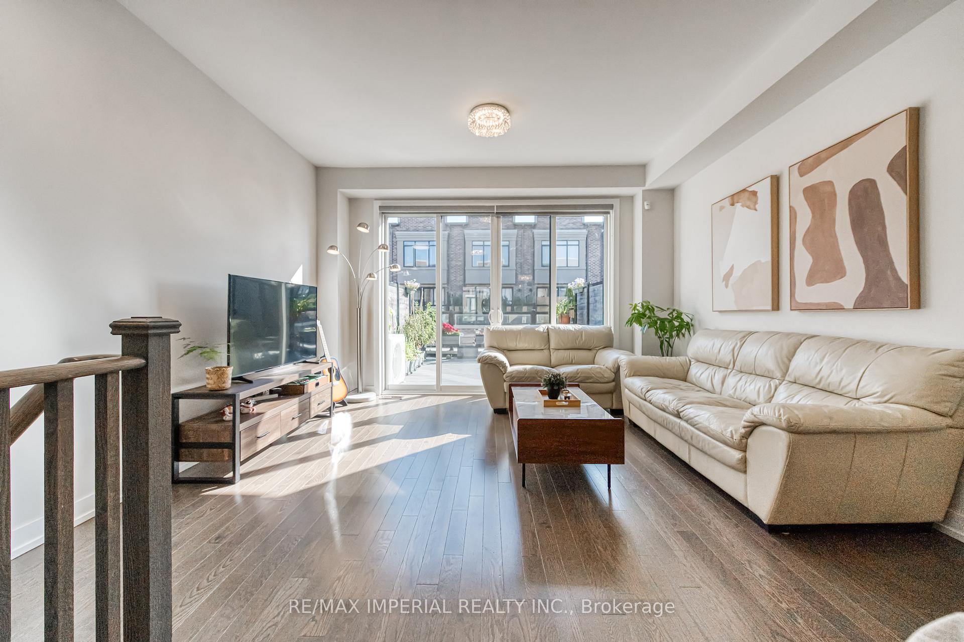 Photo 6 of 173 Salterton Circle, Vaughan, Rural Vaughan — HOMEH