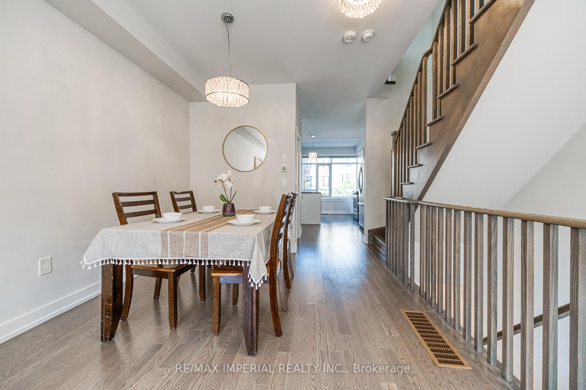 Photo 8 of 173 Salterton Circle, Vaughan, Rural Vaughan — HOMEH