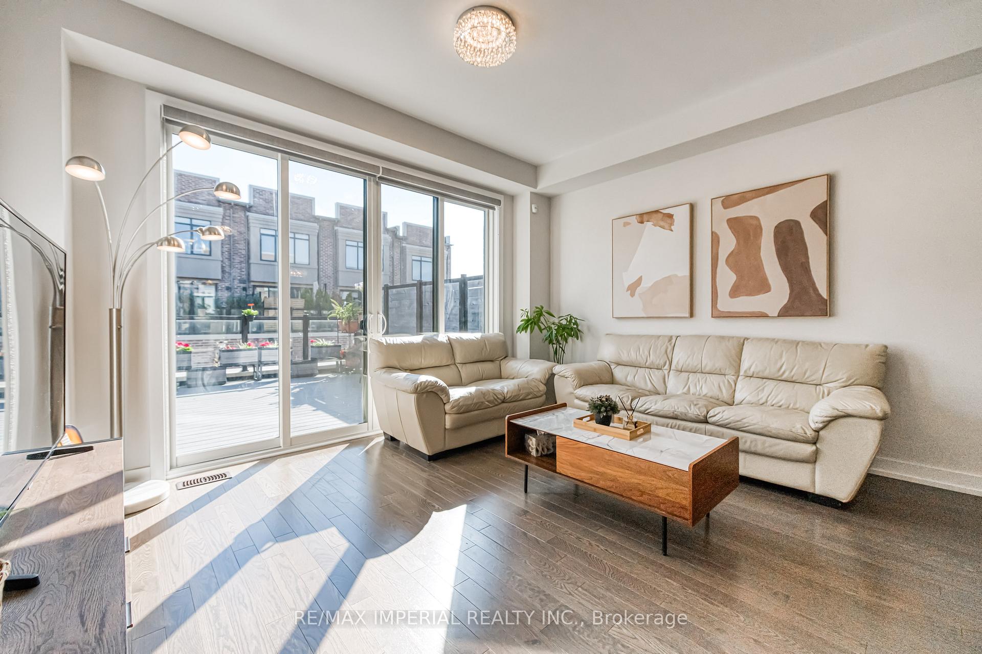 Photo 9 of 173 Salterton Circle, Vaughan, Rural Vaughan — HOMEH