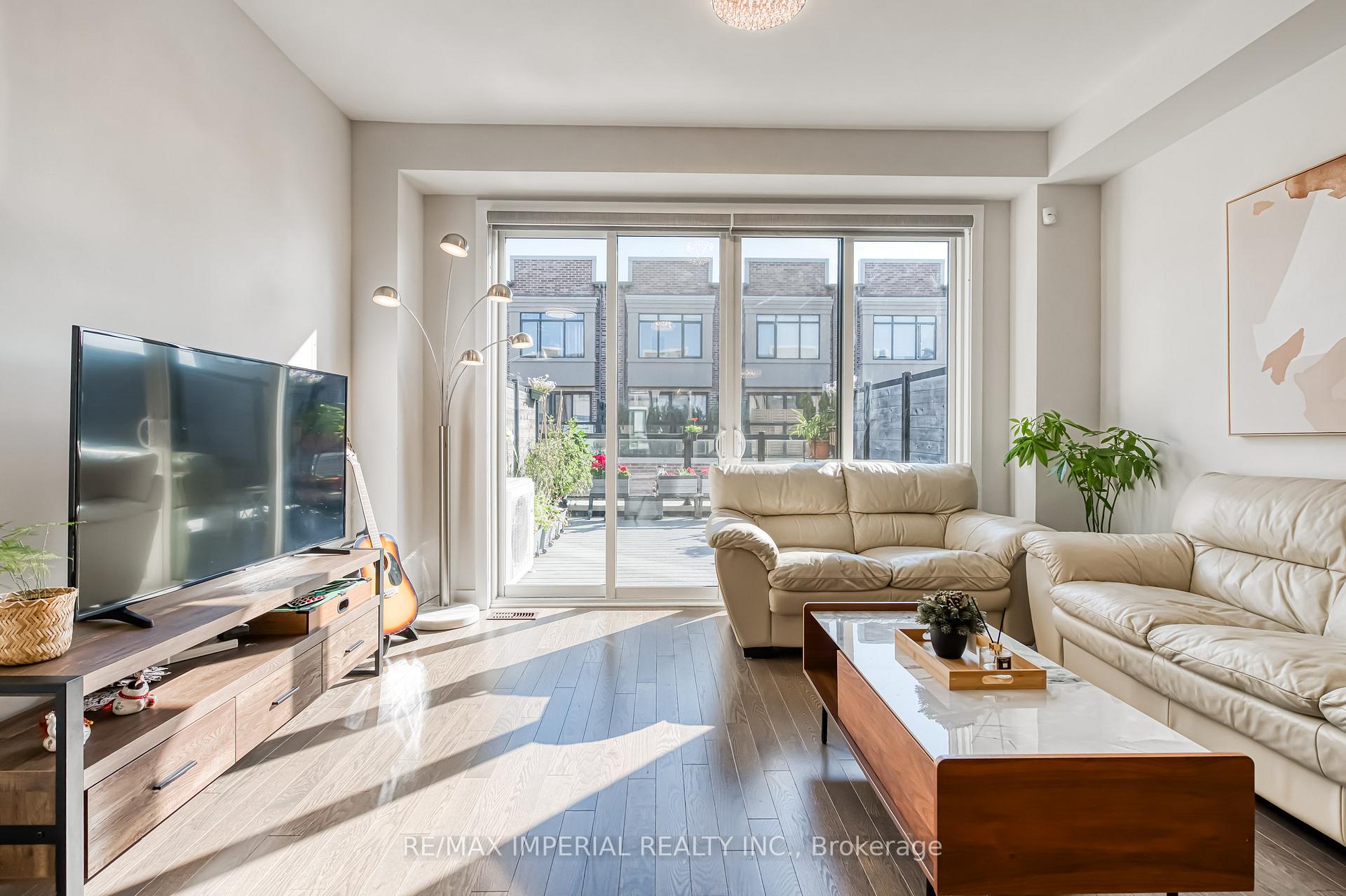Photo 10 of 173 Salterton Circle, Vaughan, Rural Vaughan — HOMEH