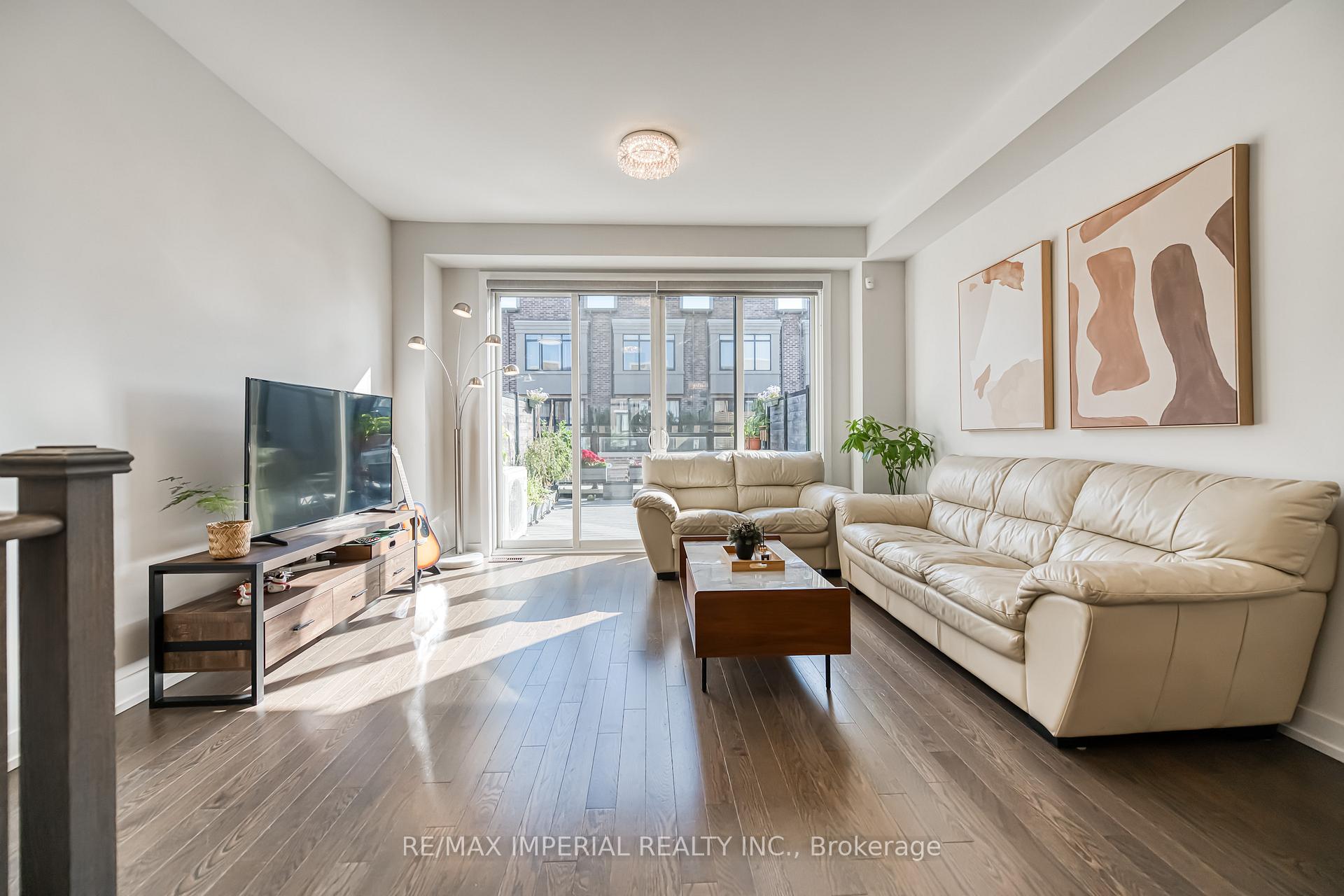 Photo 11 of 173 Salterton Circle, Vaughan, Rural Vaughan — HOMEH