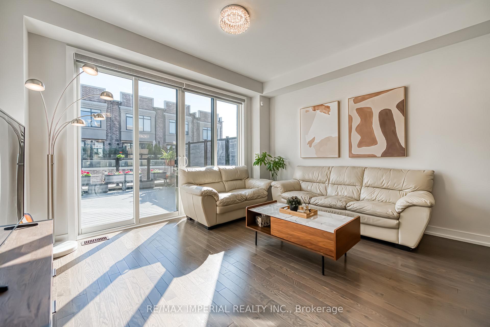Photo 12 of 173 Salterton Circle, Vaughan, Rural Vaughan — HOMEH