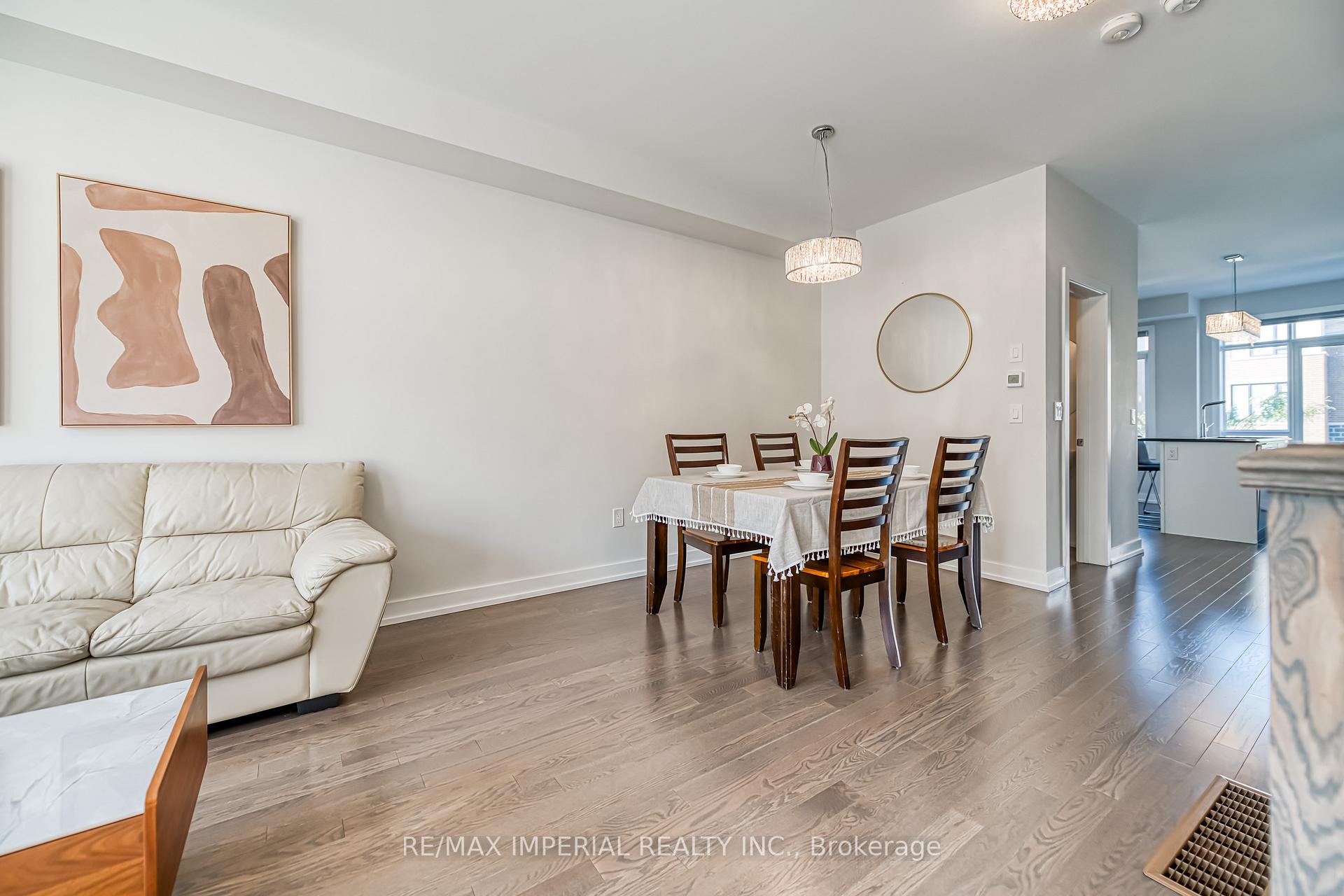 Photo 14 of 173 Salterton Circle, Vaughan, Rural Vaughan — HOMEH