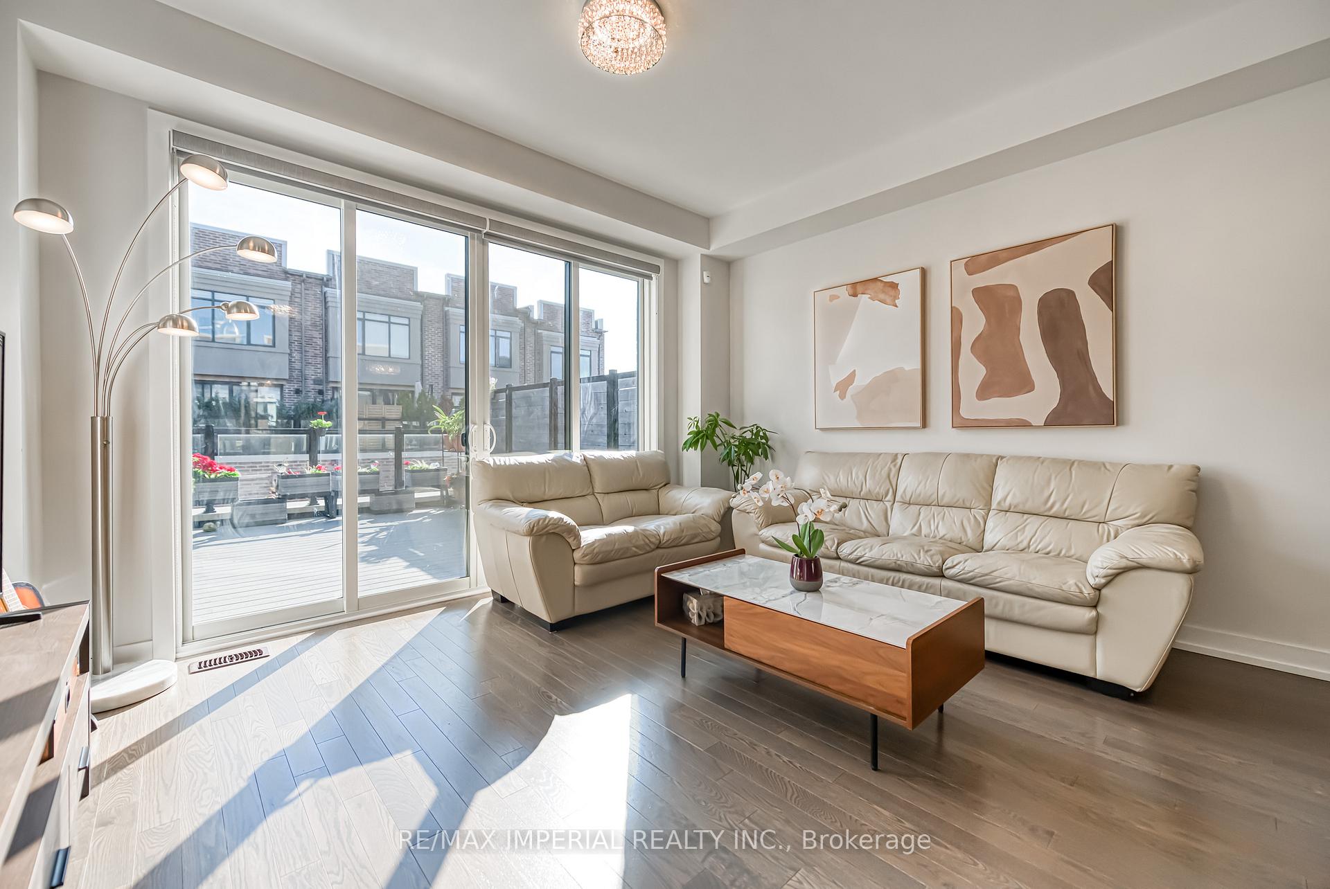 Photo 15 of 173 Salterton Circle, Vaughan, Rural Vaughan — HOMEH