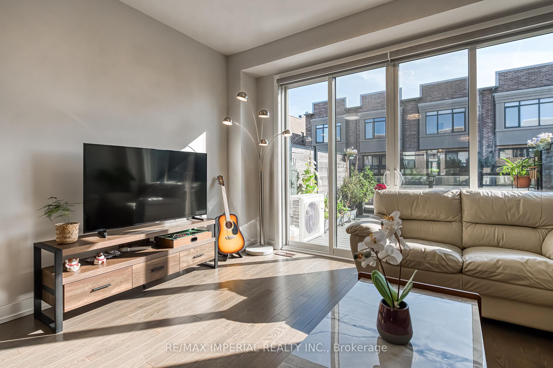 Photo 16 of 173 Salterton Circle, Vaughan, Rural Vaughan — HOMEH