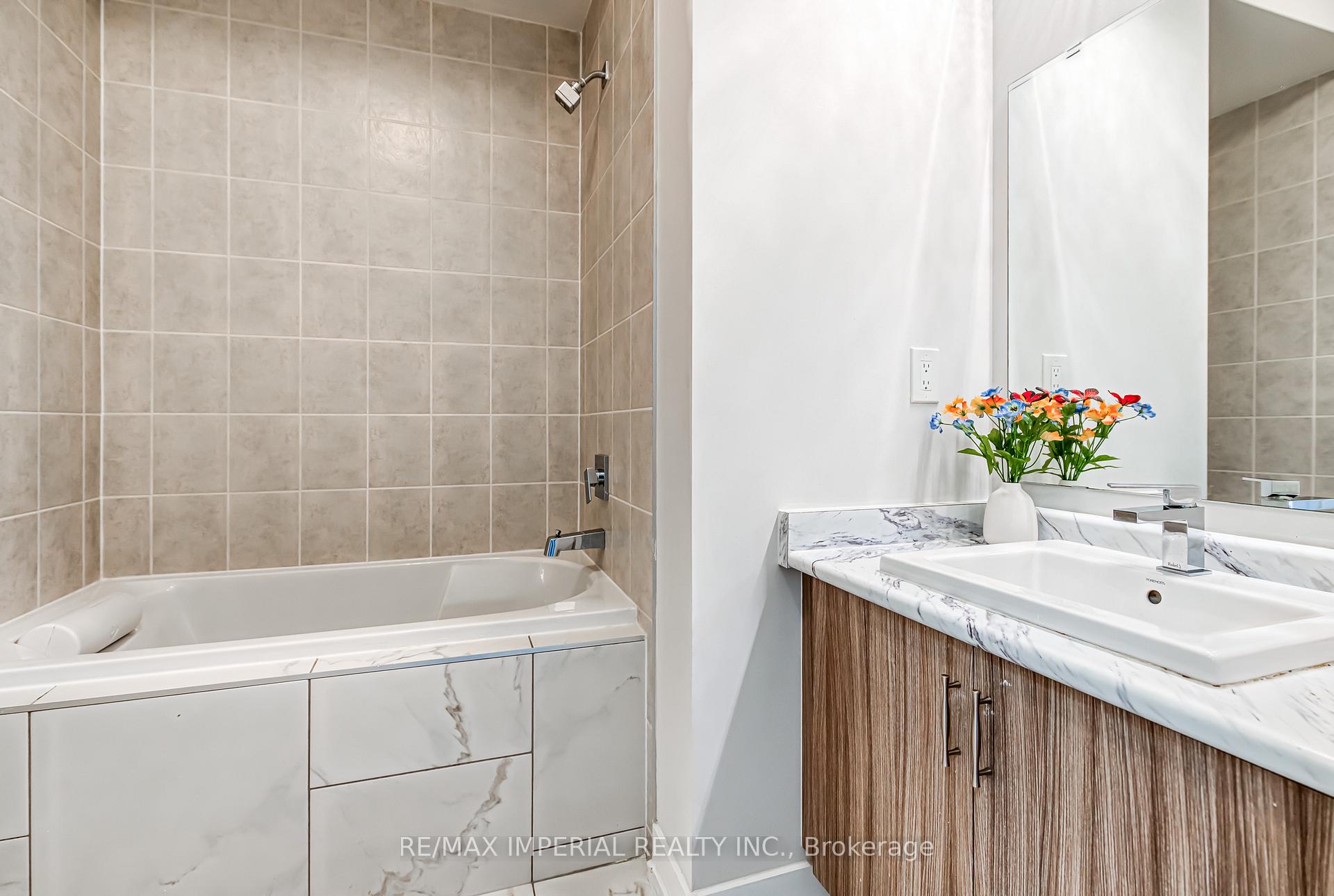 Photo 36 of 173 Salterton Circle, Vaughan, Rural Vaughan — HOMEH